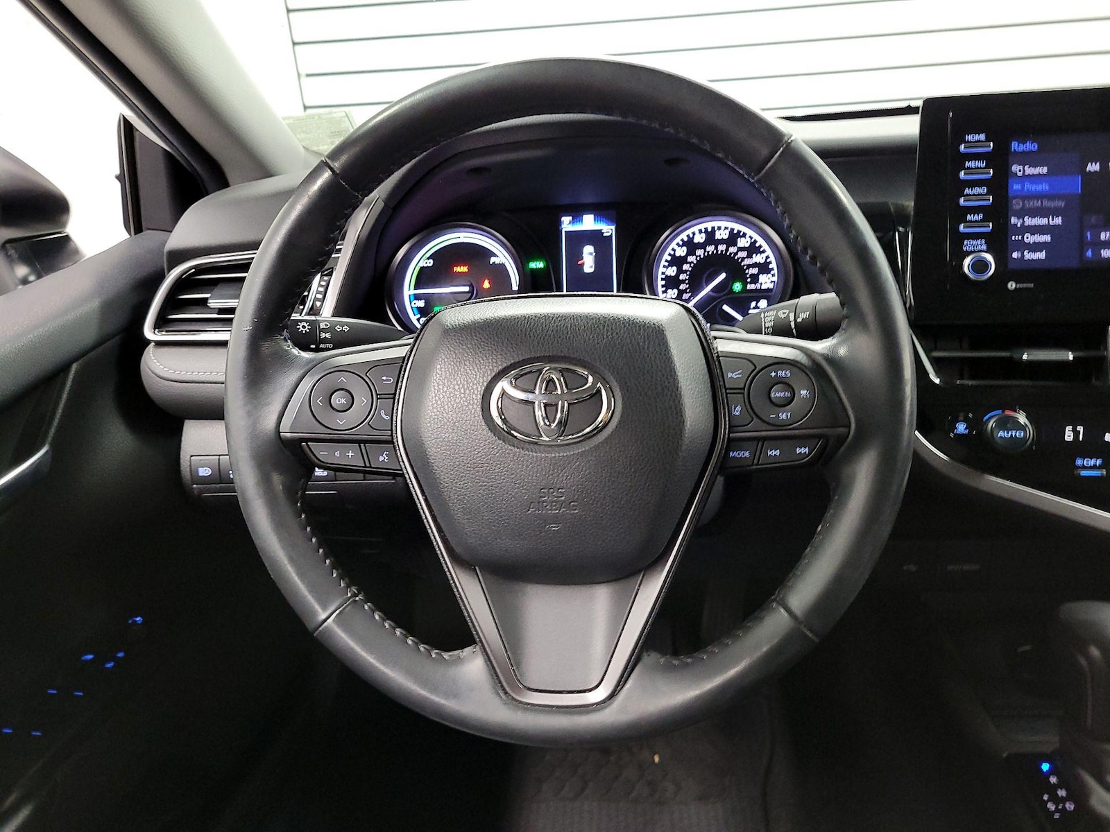 2023 Toyota Camry SE - Photo 11