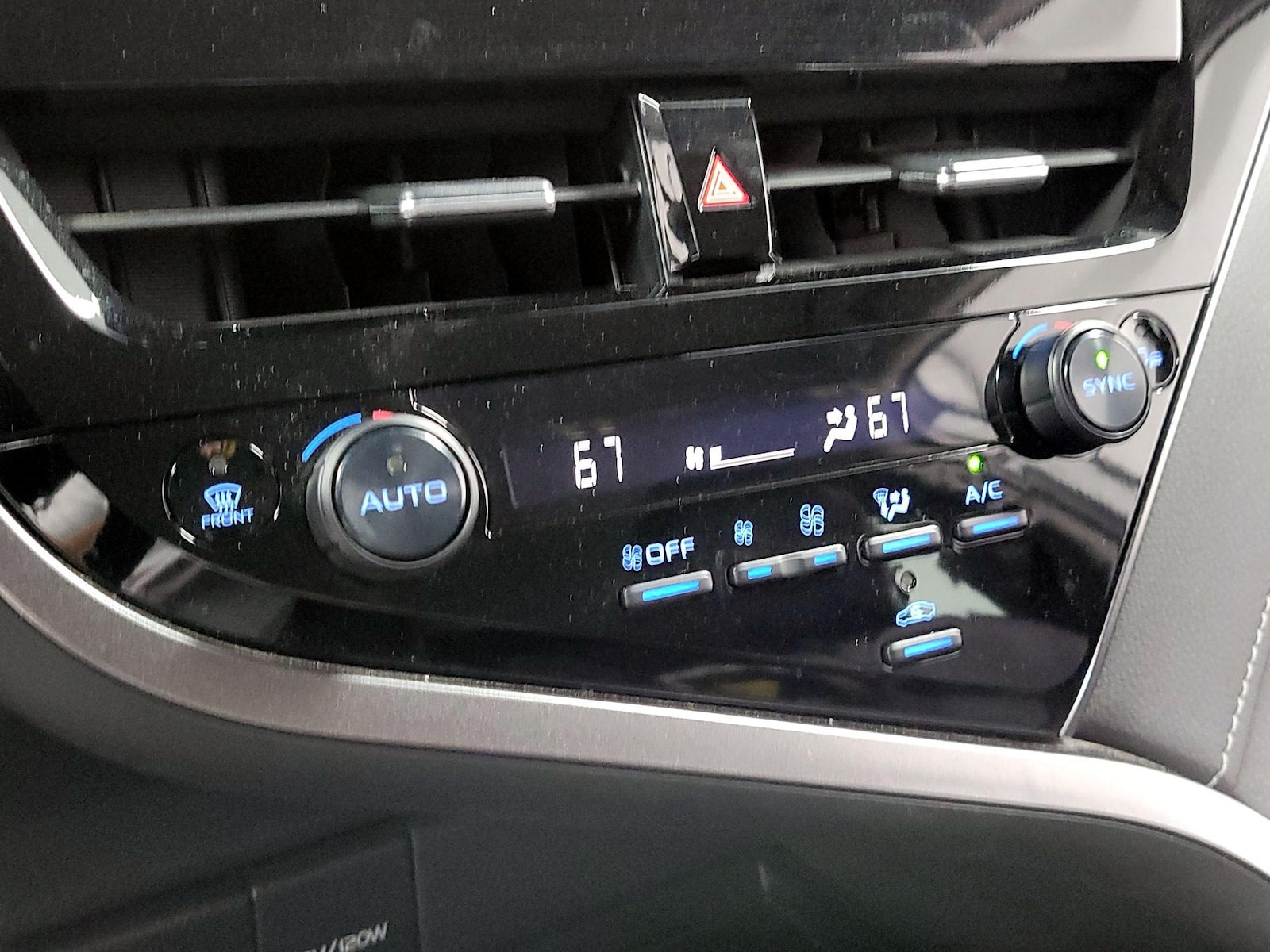 2023 Toyota Camry SE - Photo 17