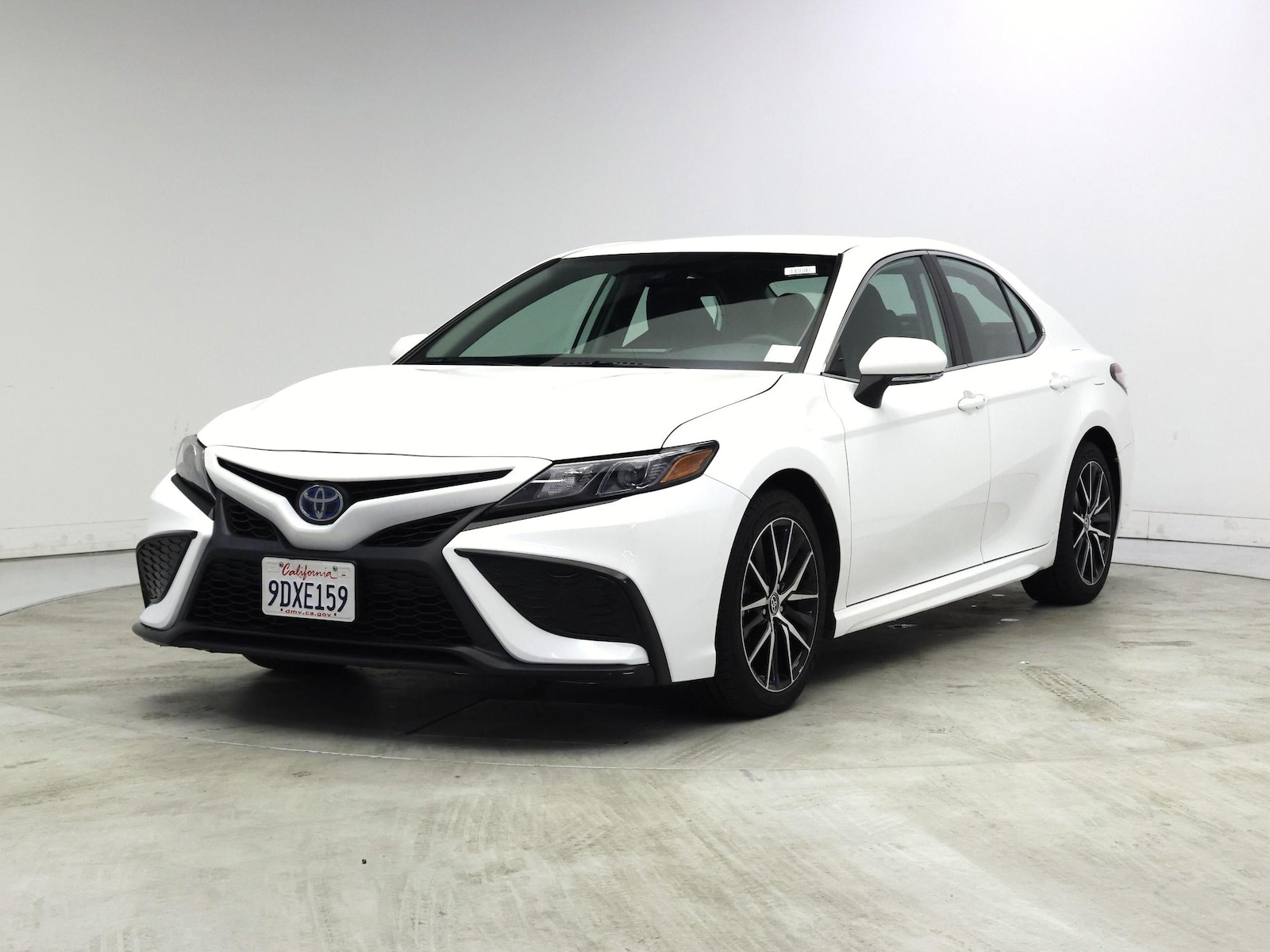 2023 Toyota Camry SE - Photo 5