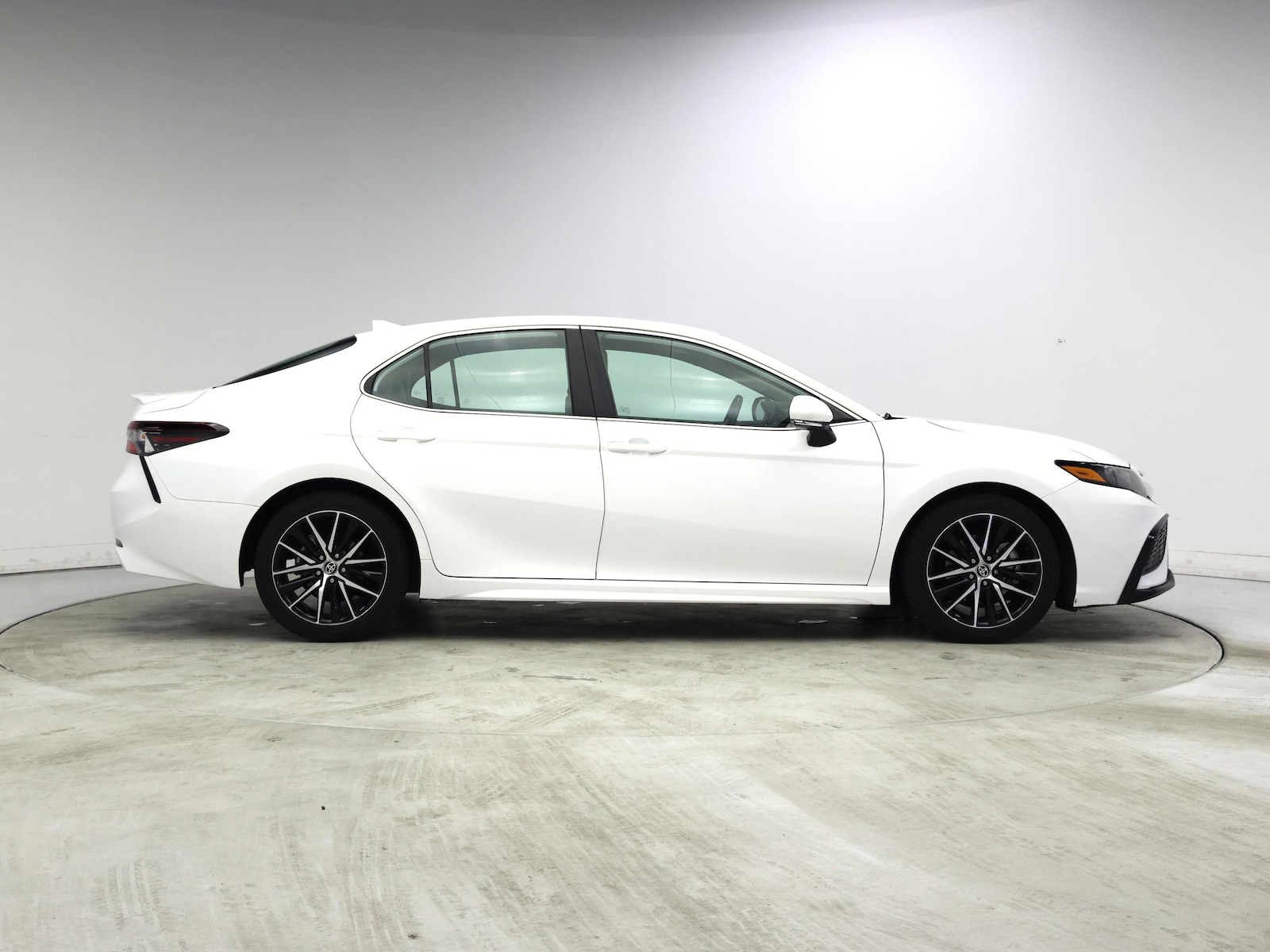 2023 Toyota Camry SE - Photo 8