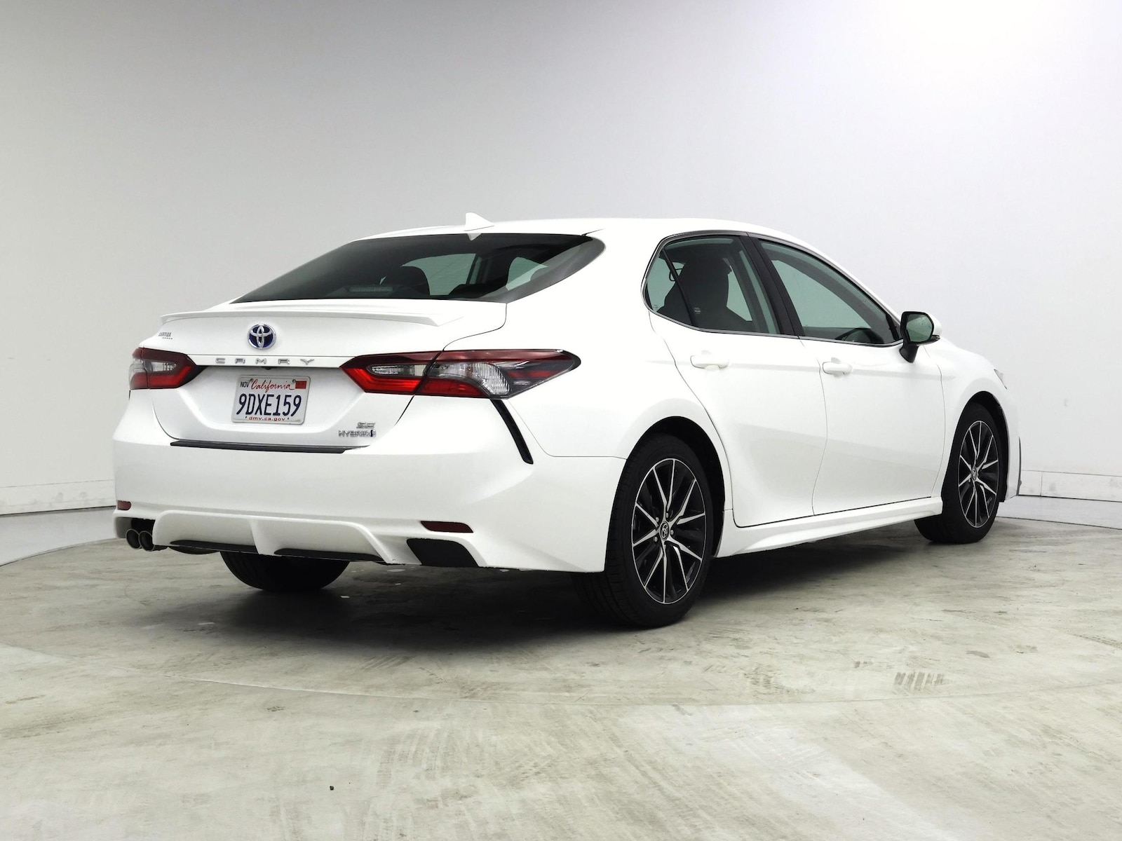 2023 Toyota Camry SE - Photo 9