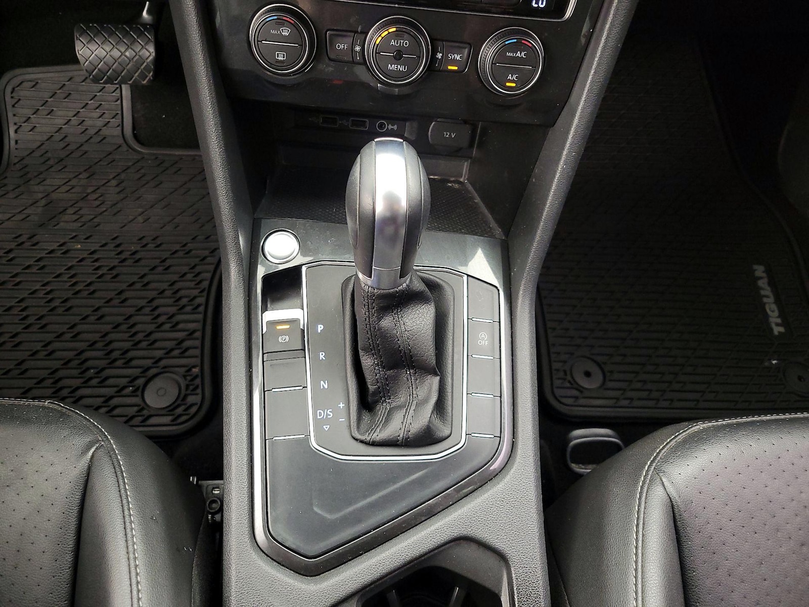 2018 Volkswagen Tiguan SE - Photo 18