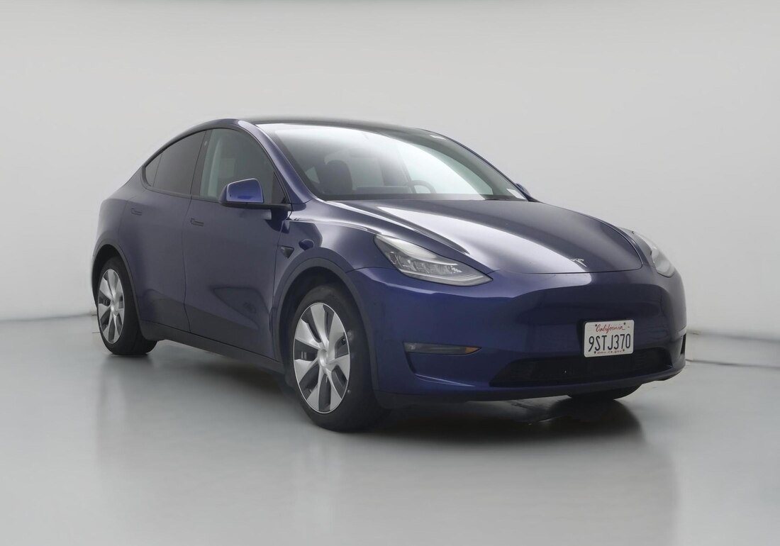 2021 Tesla Model Y Standard Range in Blue — CarMax photo