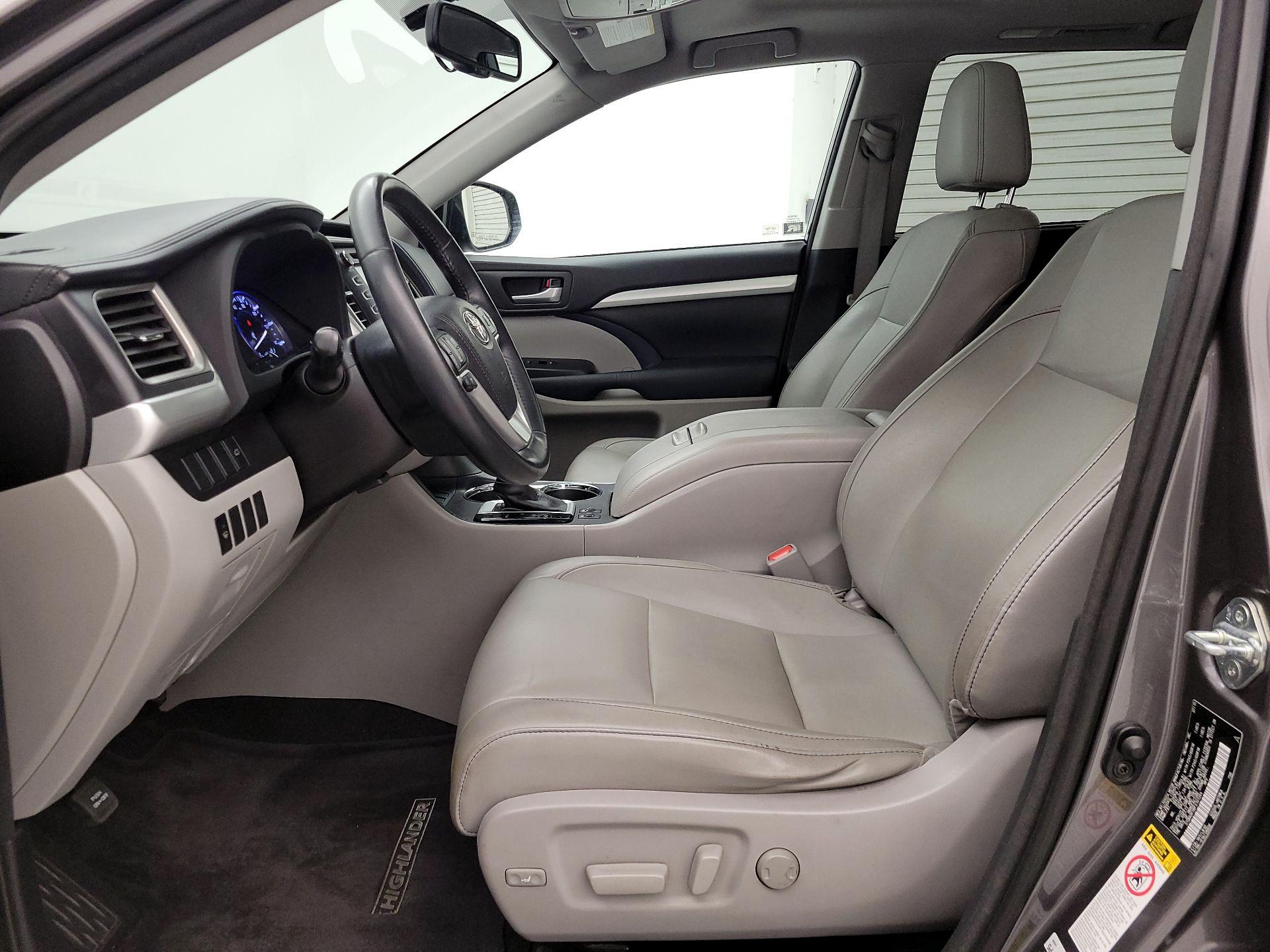 Thumbnail: 2015 Toyota Highlander - 11