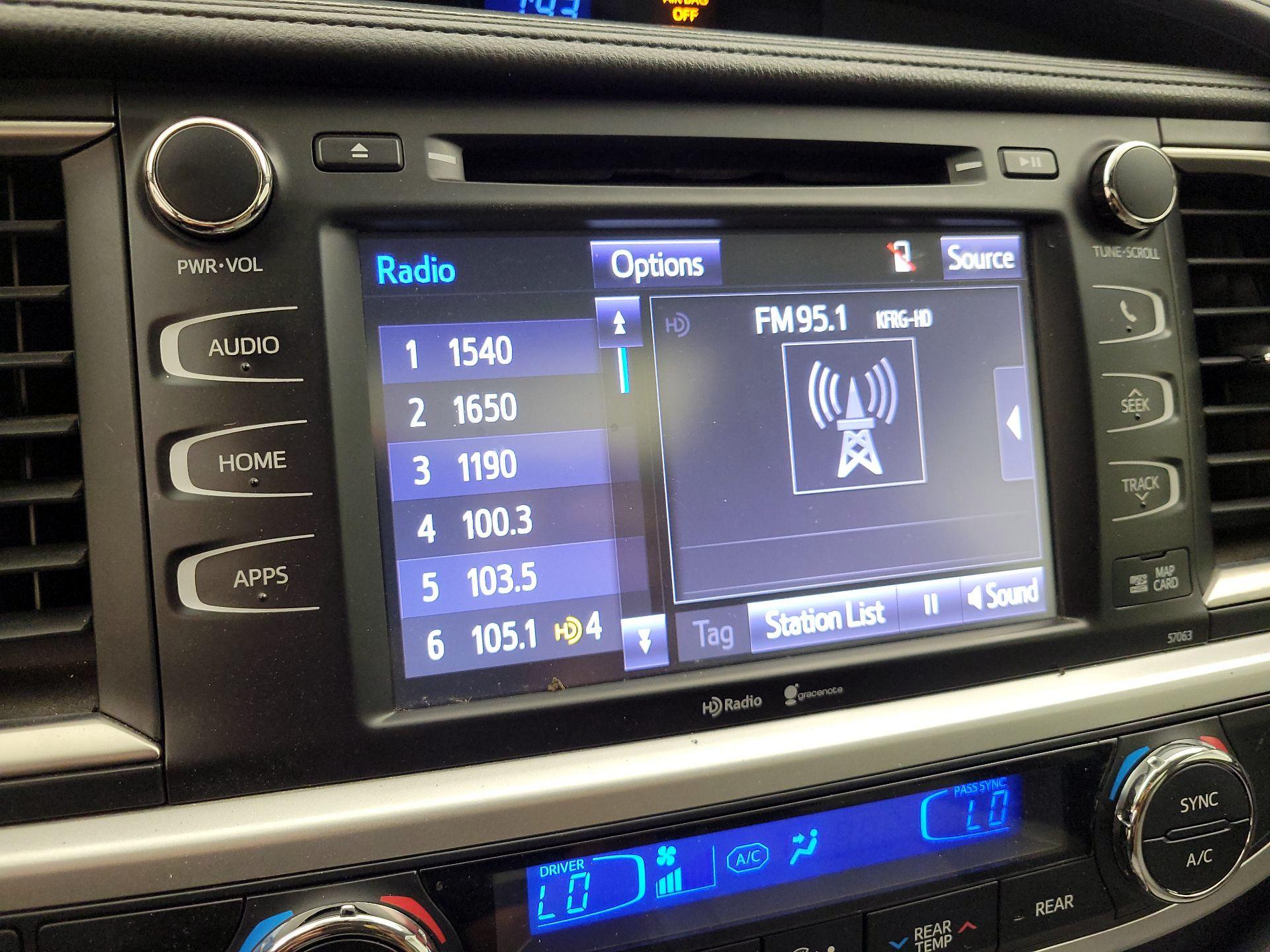 Thumbnail: 2015 Toyota Highlander - 15