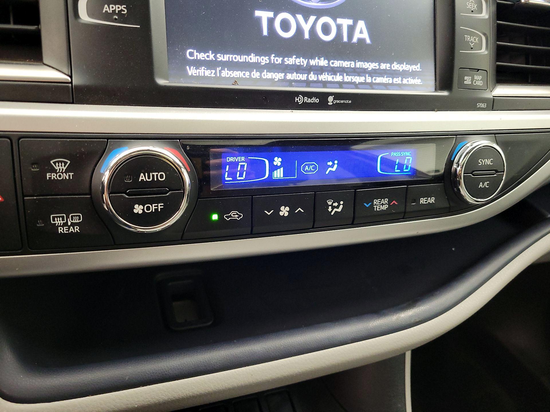 Thumbnail: 2015 Toyota Highlander - 16