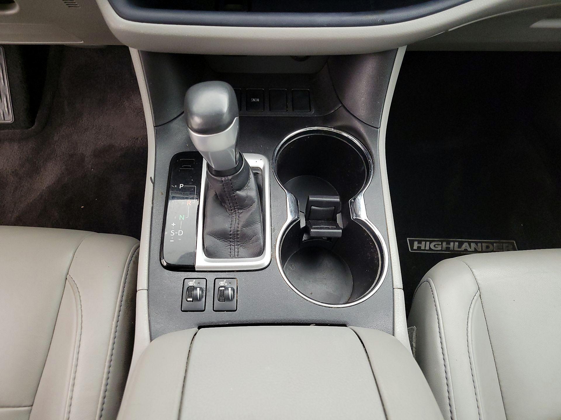 Thumbnail: 2015 Toyota Highlander - 17