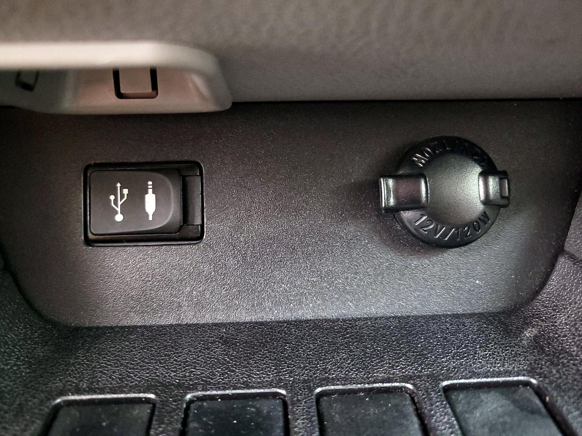 Thumbnail: 2015 Toyota Highlander - 18