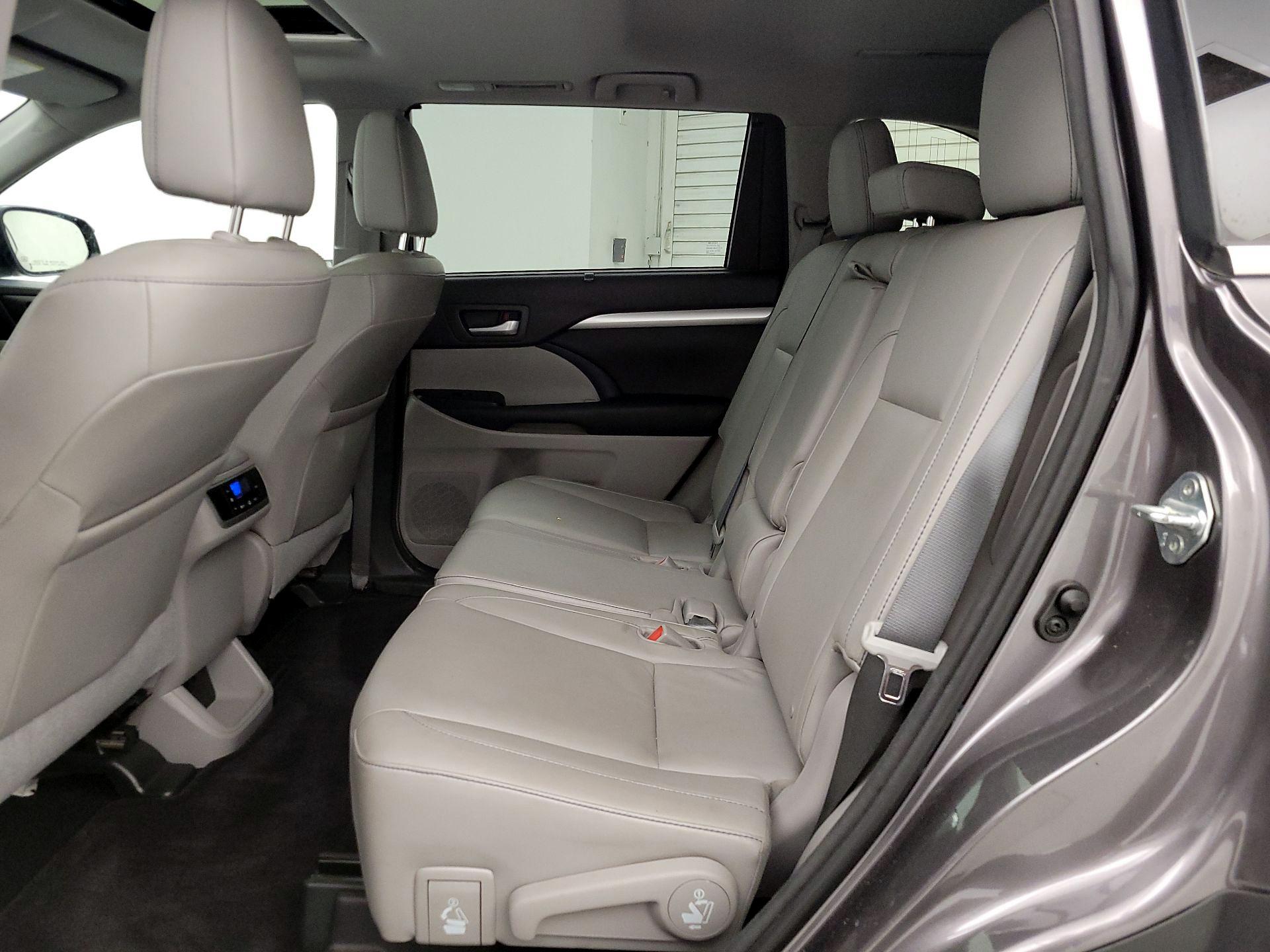Thumbnail: 2015 Toyota Highlander - 20