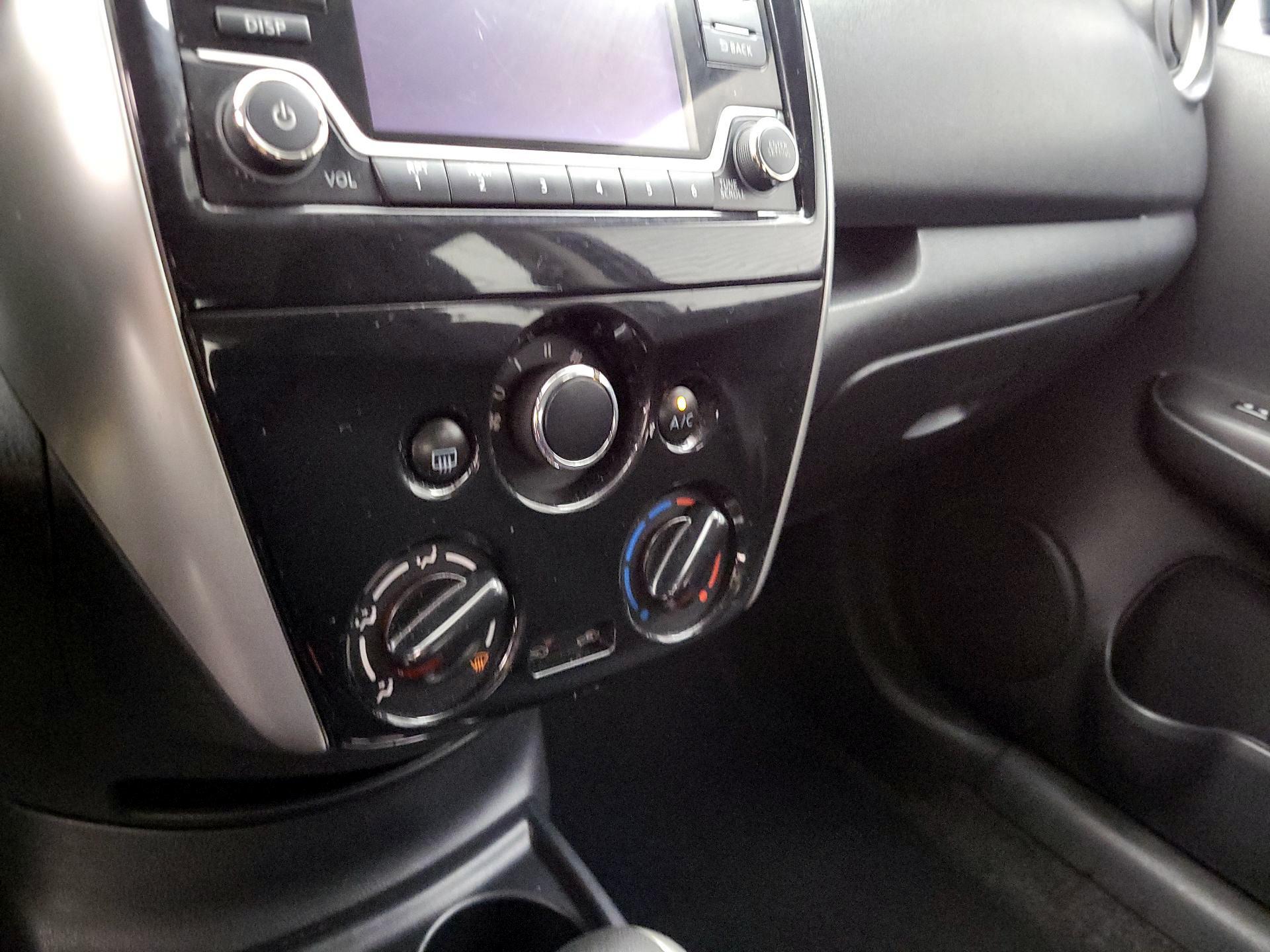 Thumbnail: 2016 Nissan Versa Note - 16