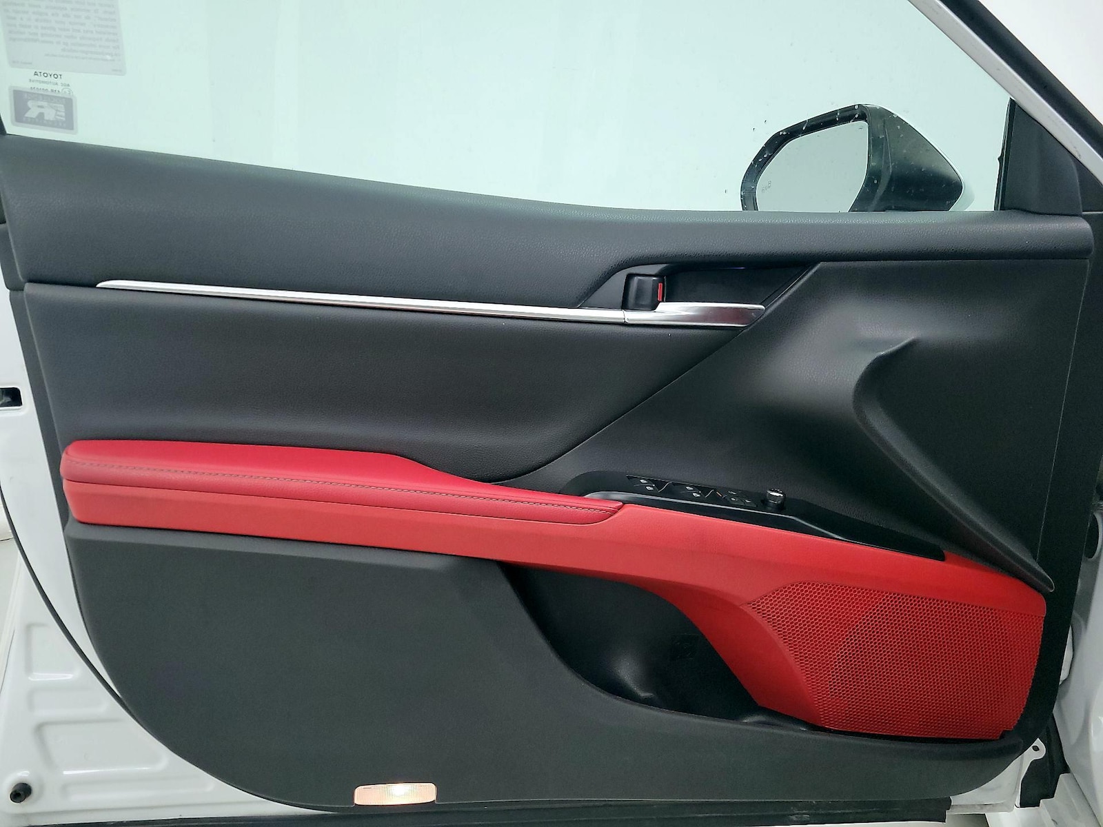 2020 Toyota Camry XSE - Photo 13