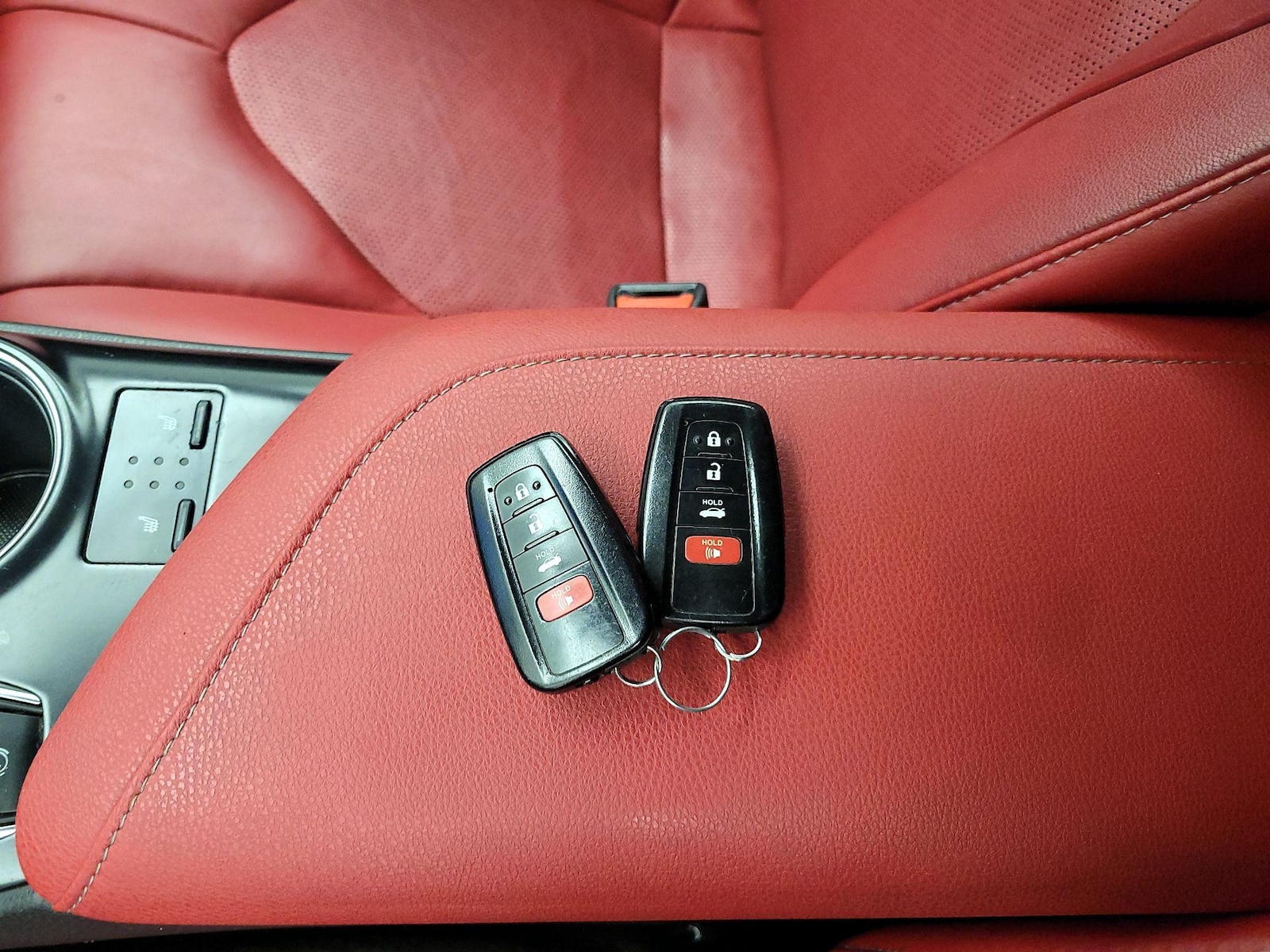 2020 Toyota Camry XSE - Photo 24