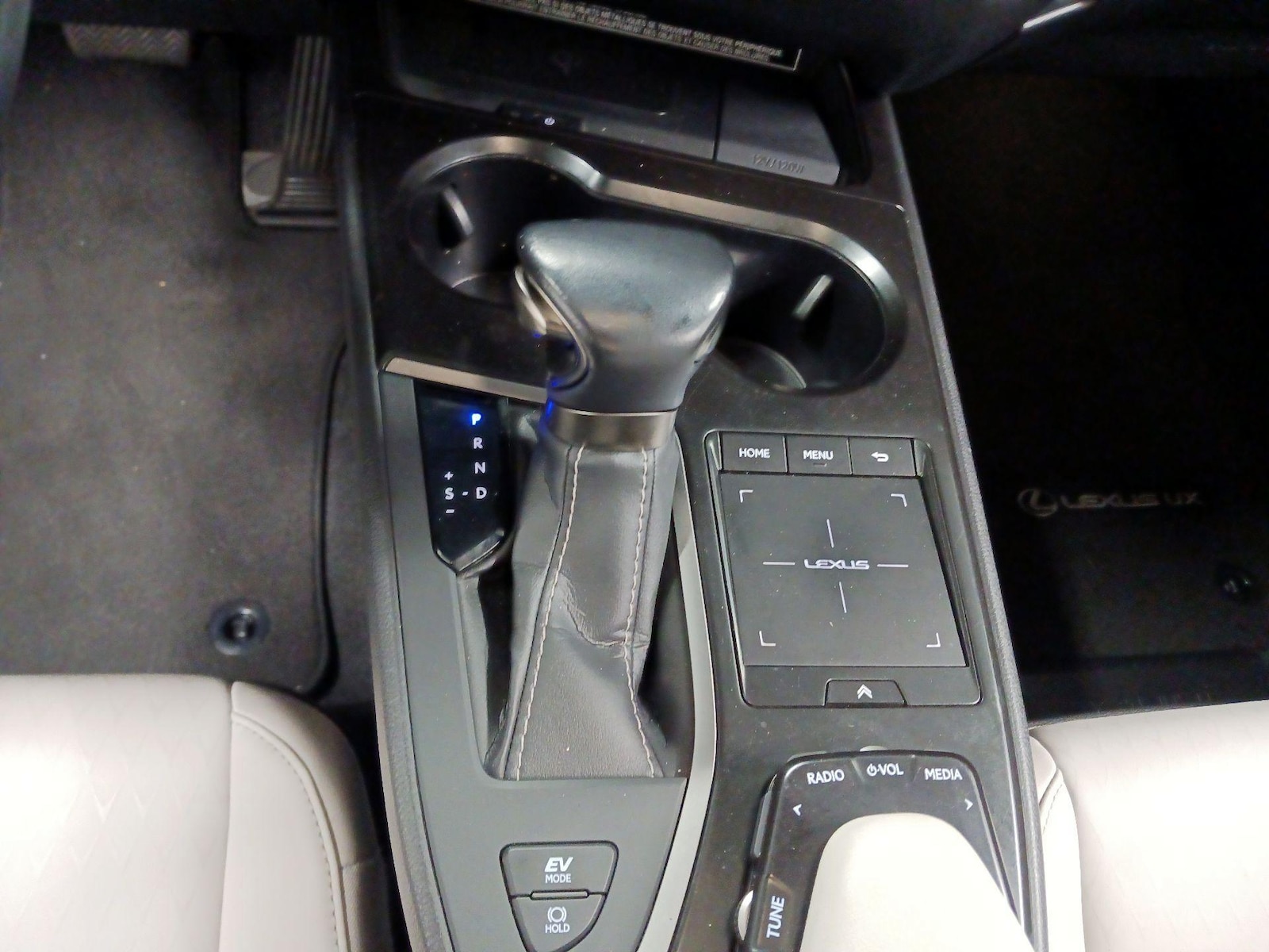 2021 Lexus UX Hybrid 250h - Photo 14