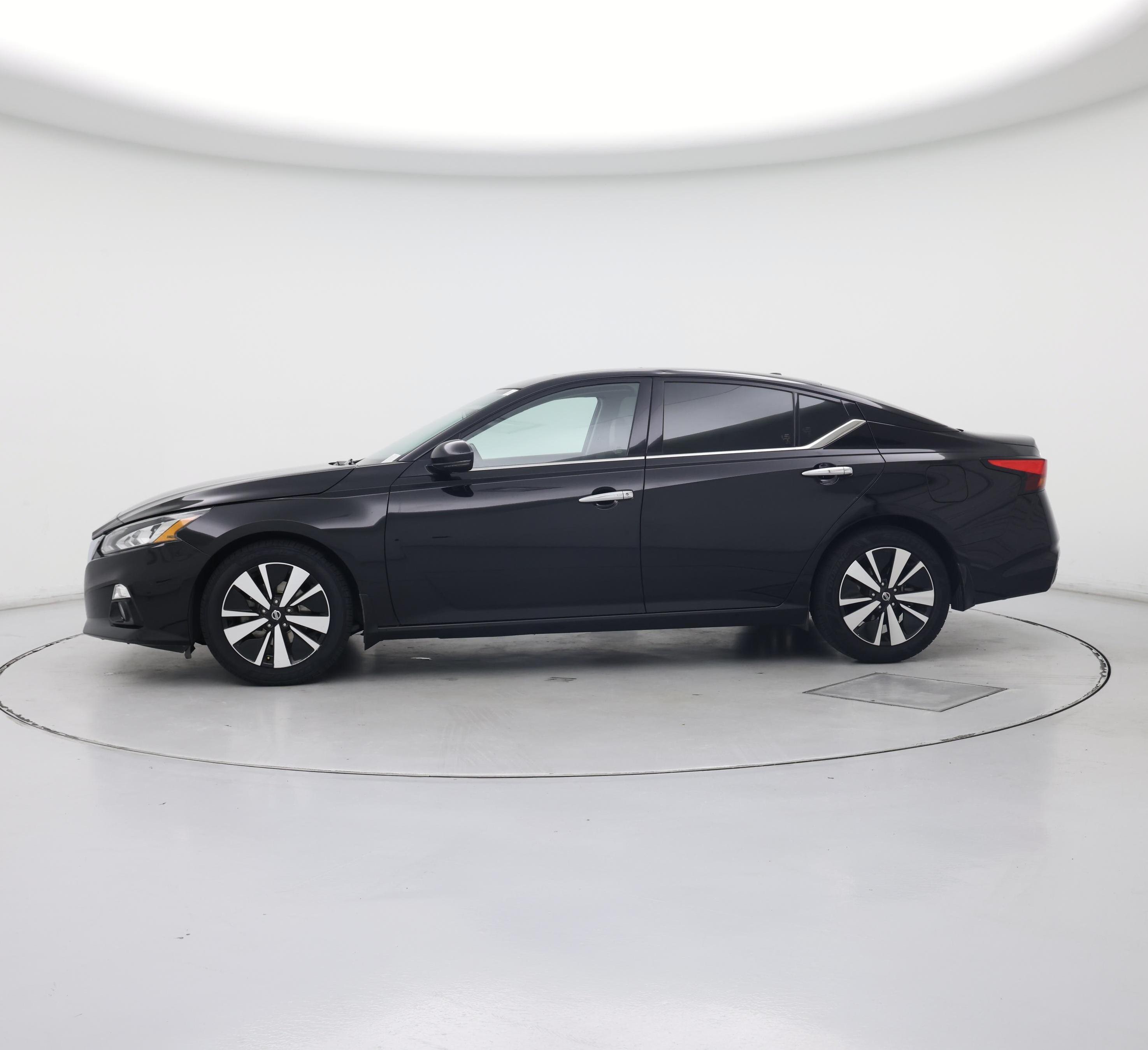 Thumbnail: 2020 Nissan Altima - 3