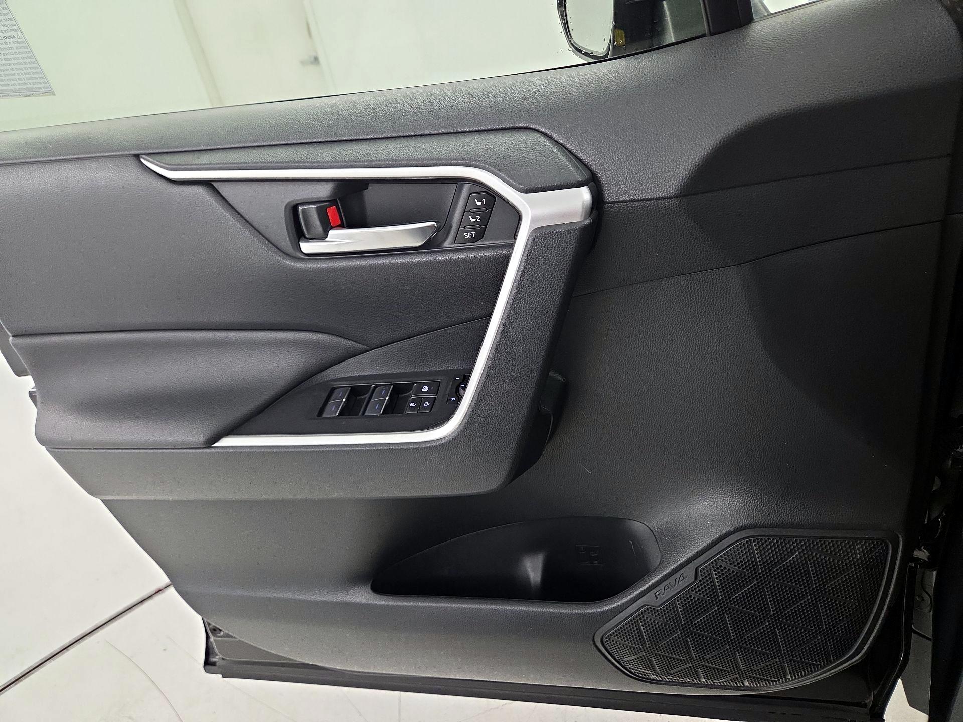 Thumbnail: 2022 Toyota RAV4 - 12
