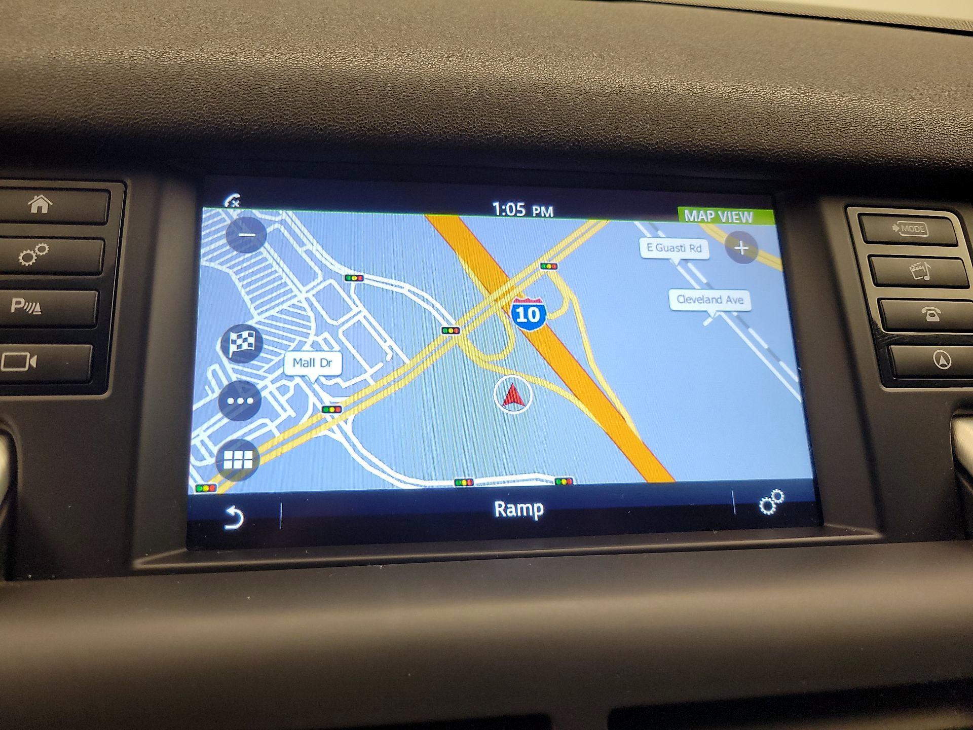 Thumbnail: 2017 Land Rover Discovery Sport - 14