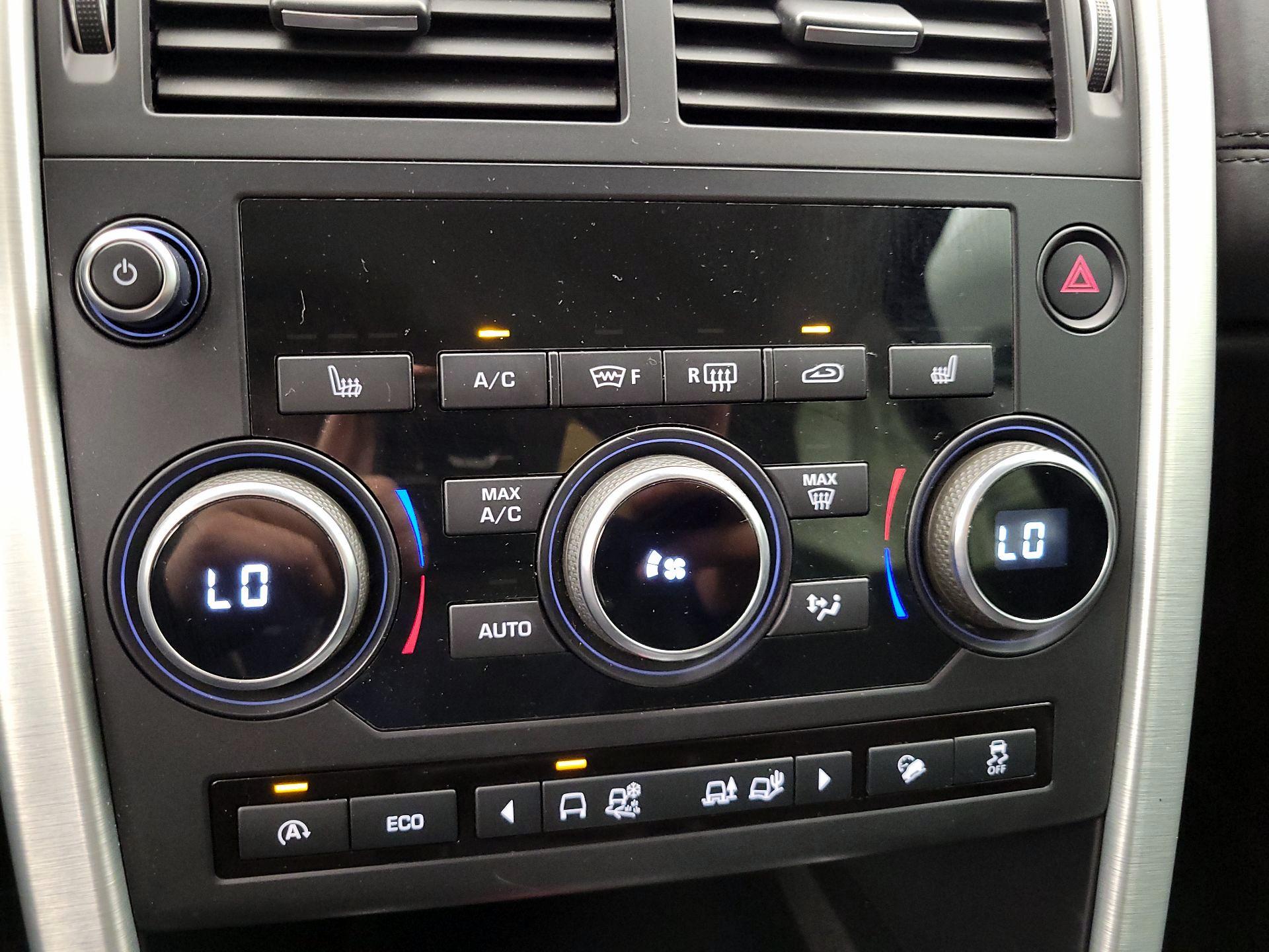 Thumbnail: 2017 Land Rover Discovery Sport - 17
