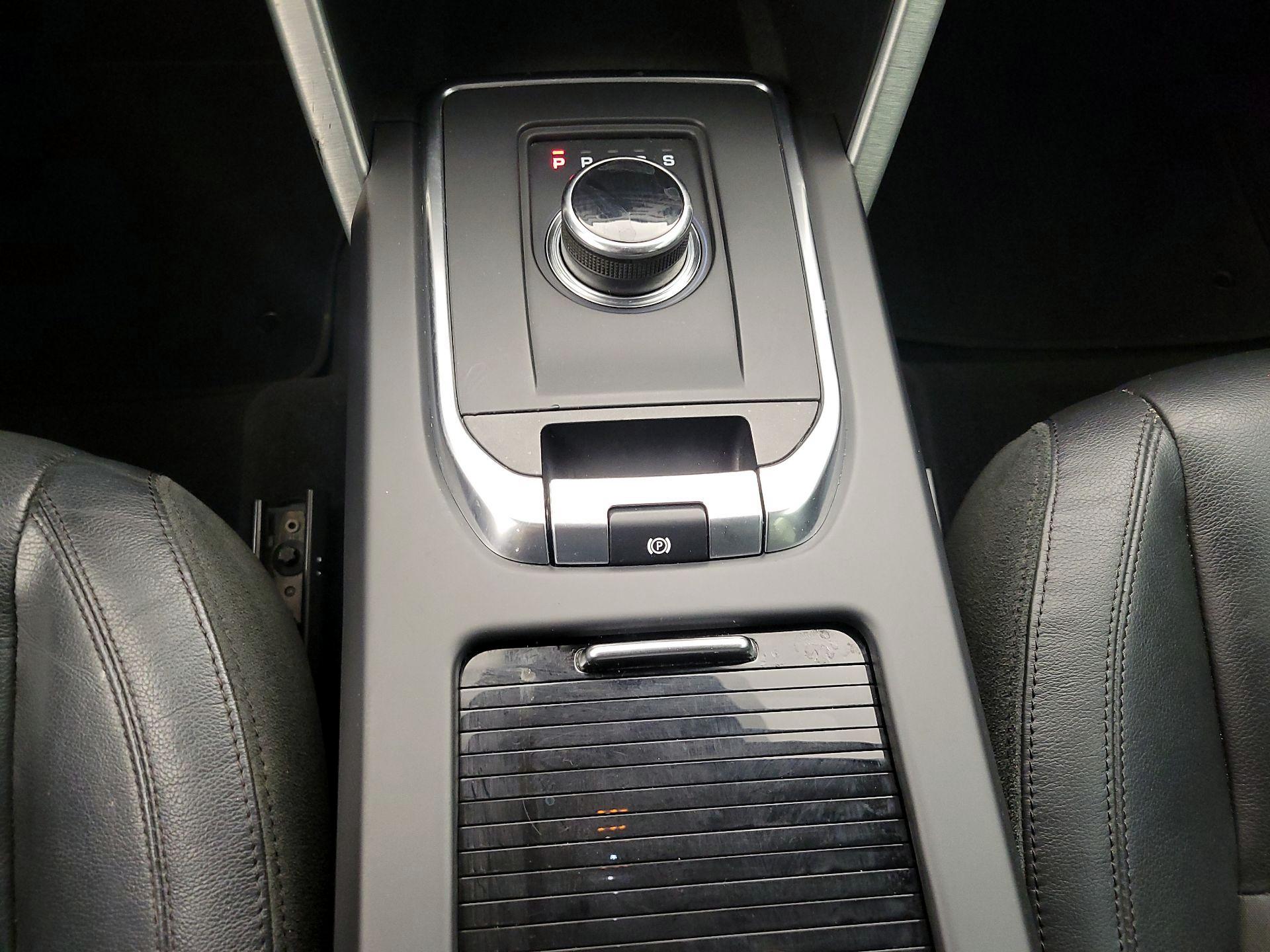 Thumbnail: 2017 Land Rover Discovery Sport - 18
