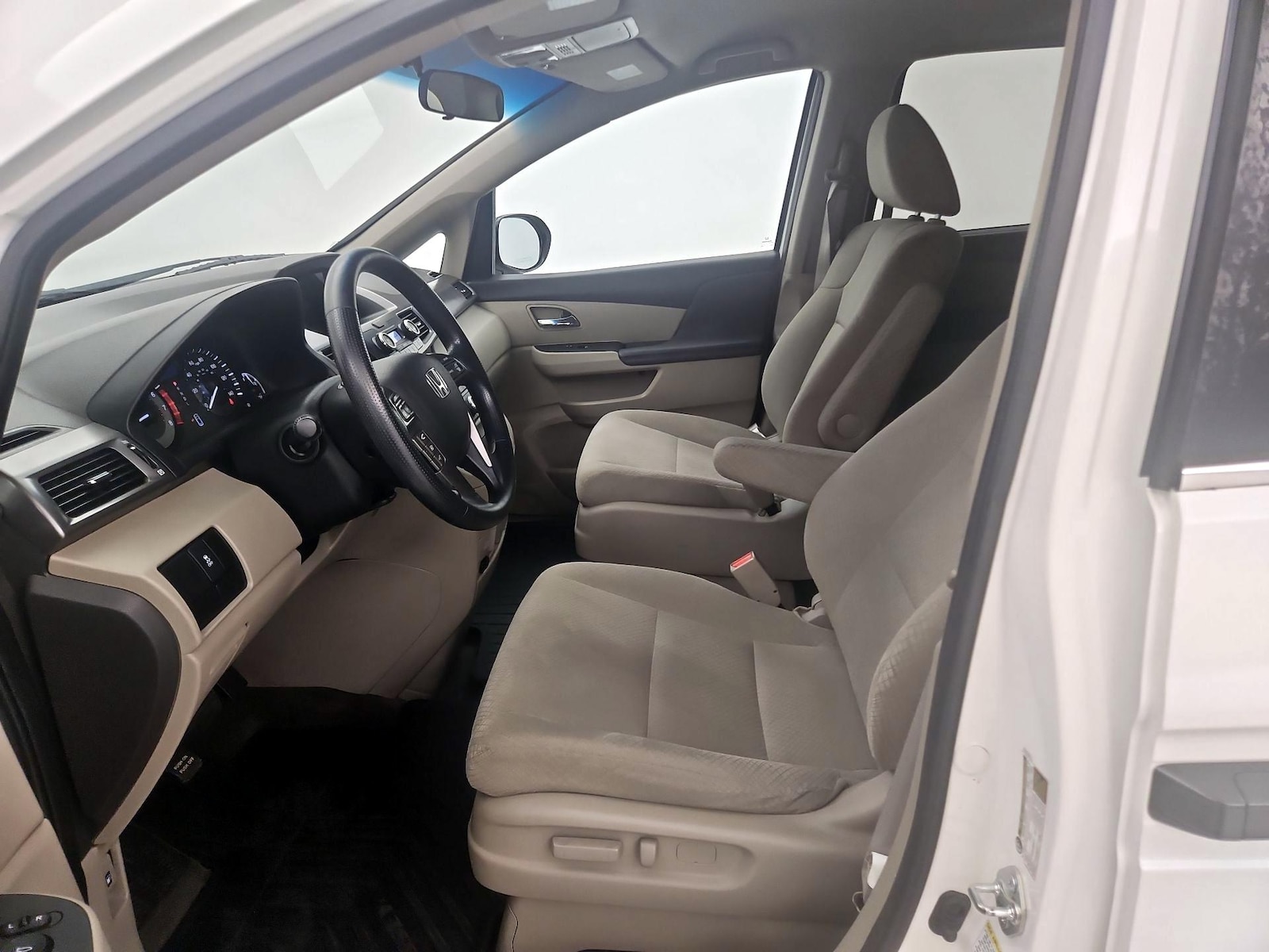 2015 Honda Odyssey LX - Photo 12