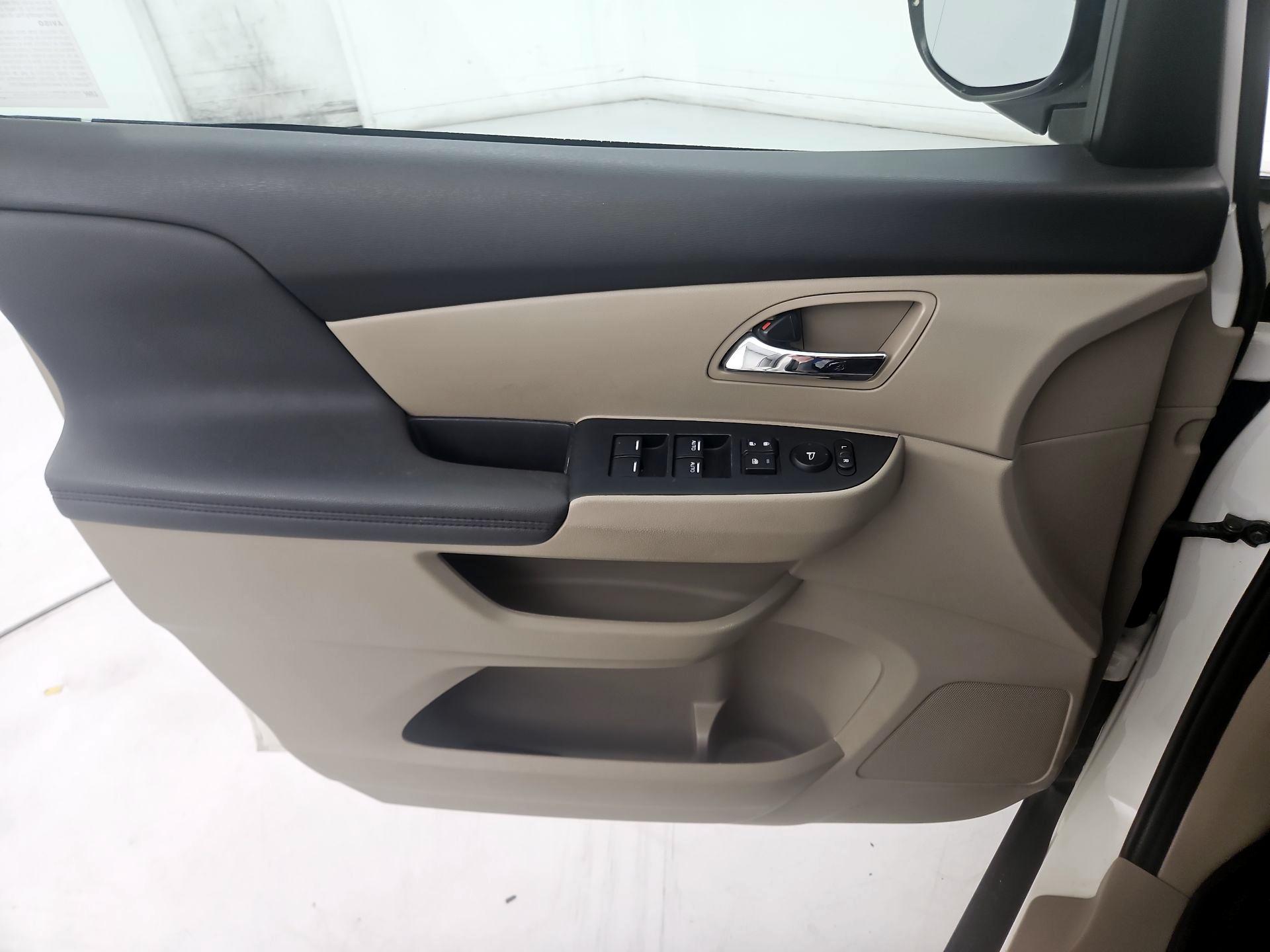 Thumbnail: 2015 Honda Odyssey - 12