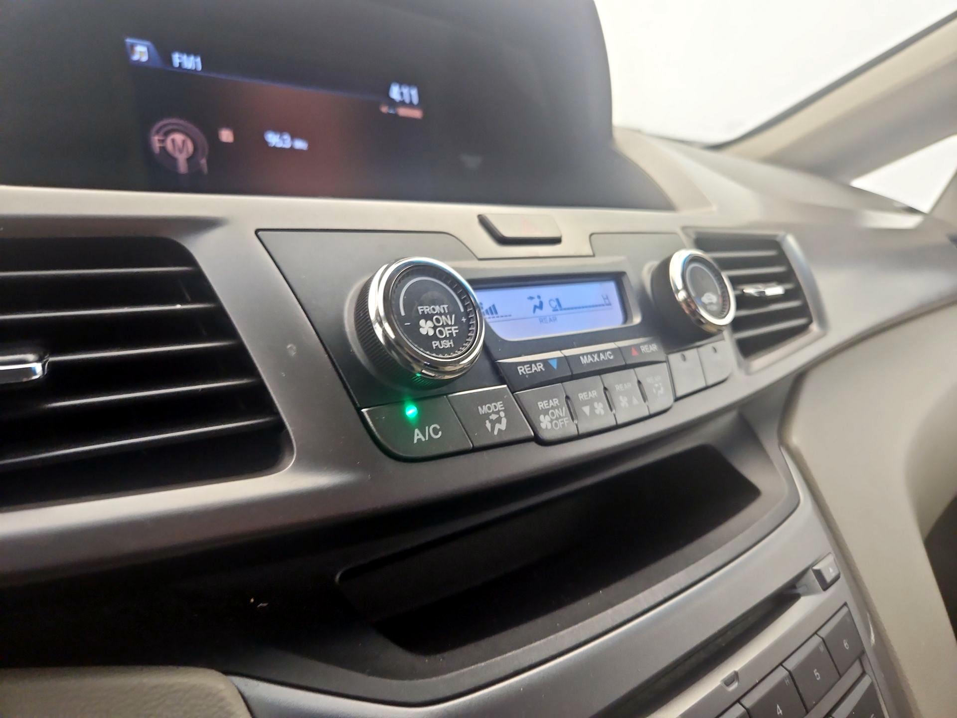 Thumbnail: 2015 Honda Odyssey - 17