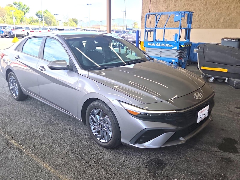 2024 Hyundai Elantra SE