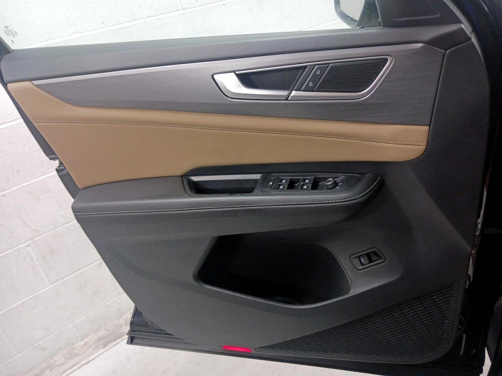 2024 Volkswagen Atlas Cross Sport SE w/Tech - Photo 13