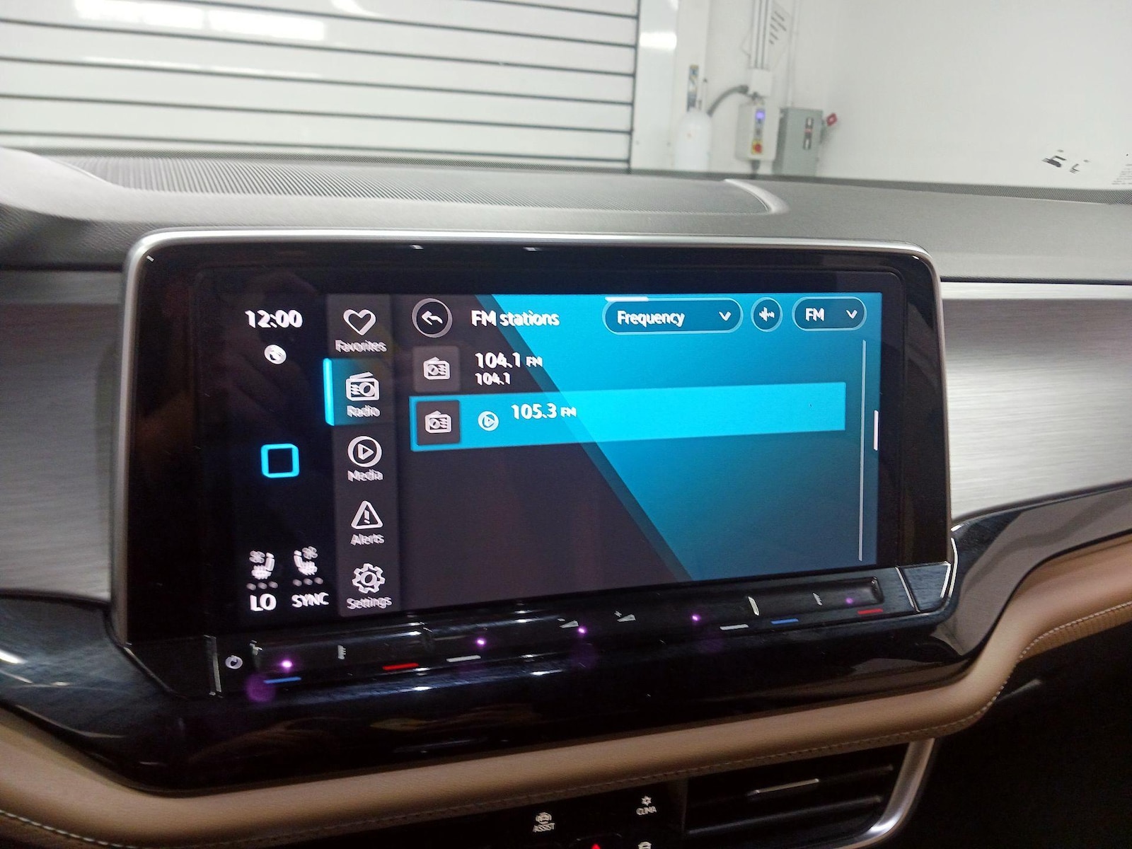 2024 Volkswagen Atlas Cross Sport SE w/Tech - Photo 14