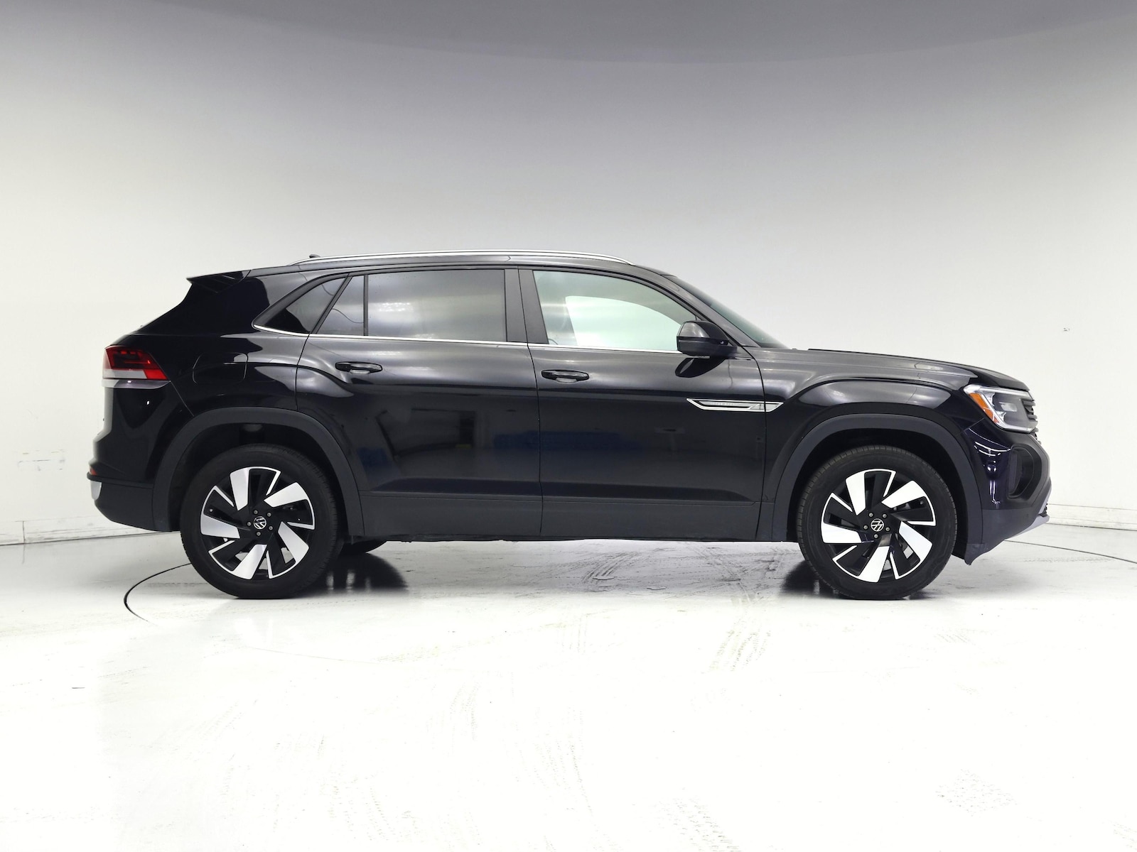 2024 Volkswagen Atlas Cross Sport SE w/Tech - Photo 8