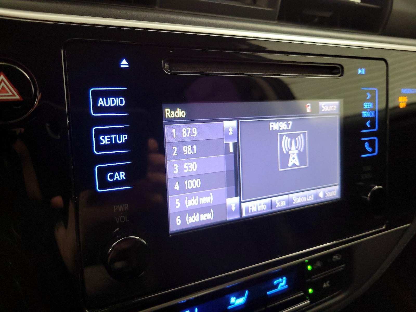 2019 Toyota Corolla SE - Photo 16