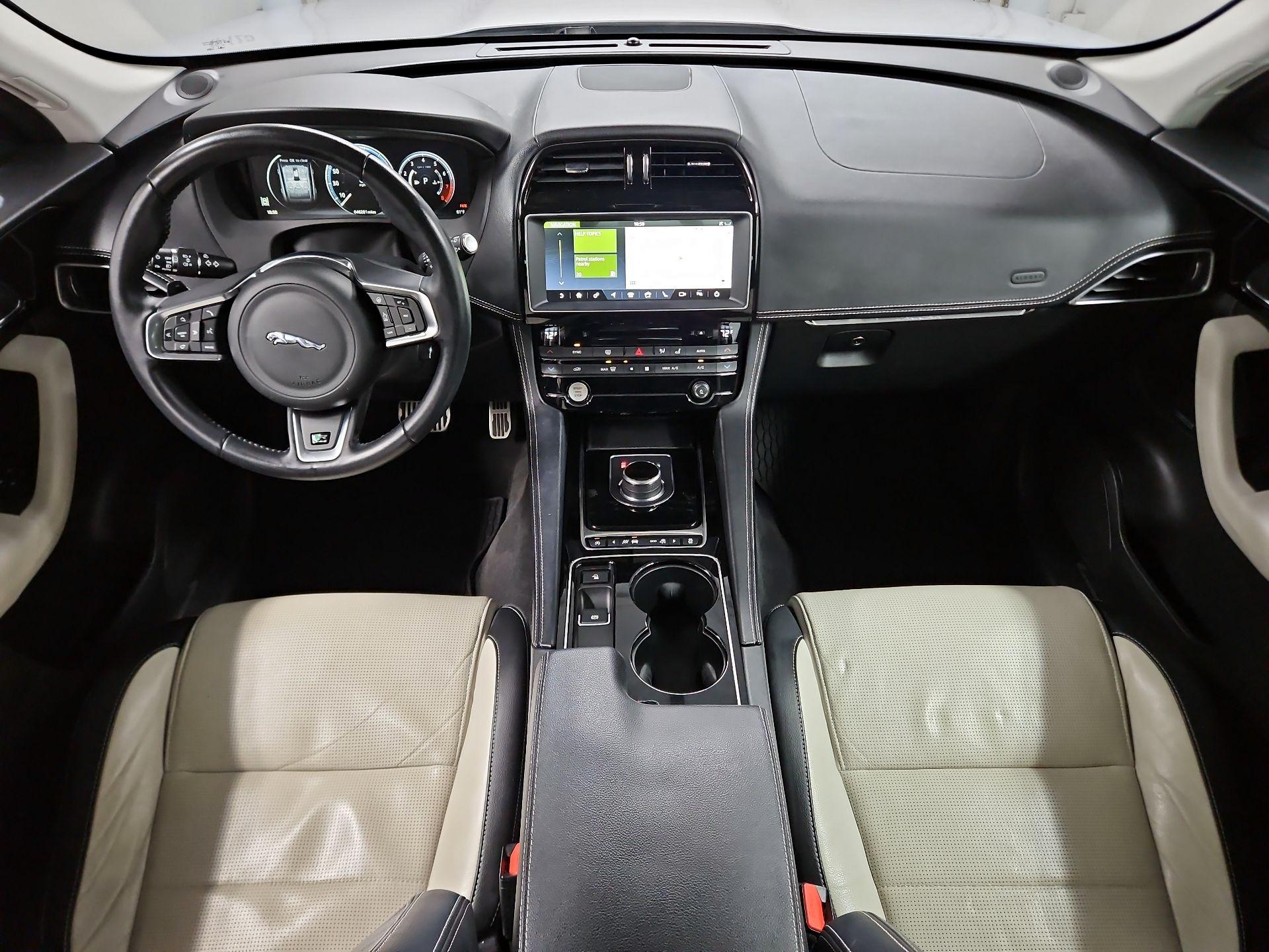 Thumbnail: 2017 Jaguar F-Pace - 9