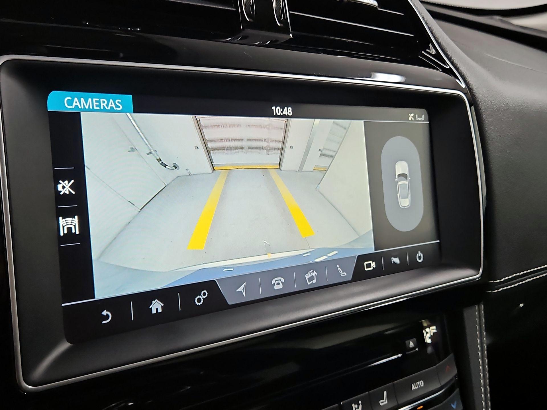 Thumbnail: 2017 Jaguar F-Pace - 15