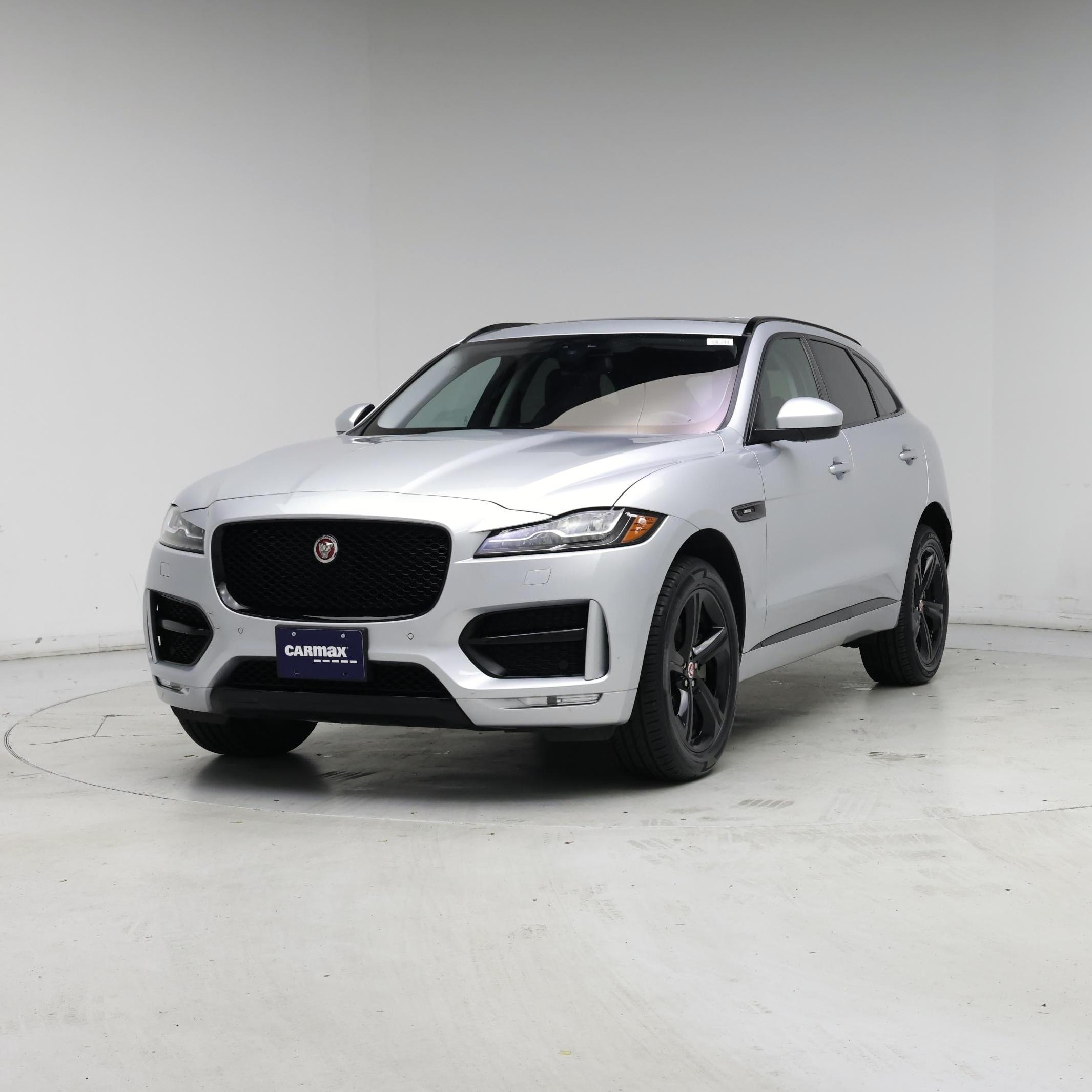Thumbnail: 2017 Jaguar F-Pace - 4