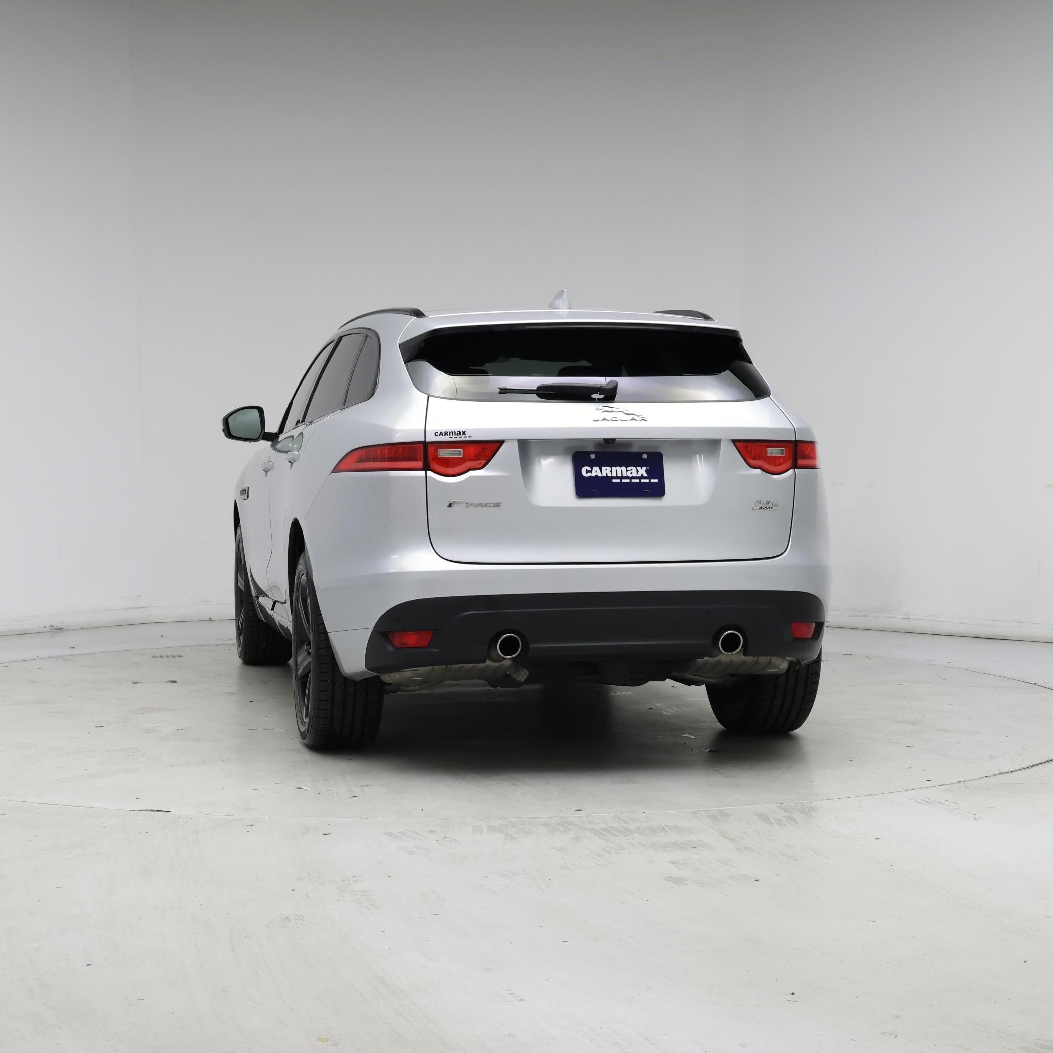 Thumbnail: 2017 Jaguar F-Pace - 6