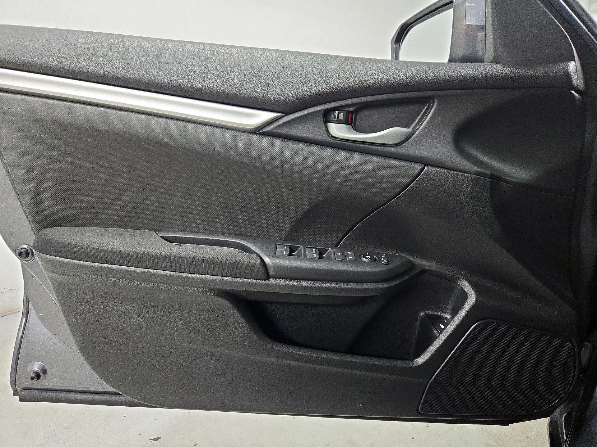 Thumbnail: 2016 Honda Civic - 12