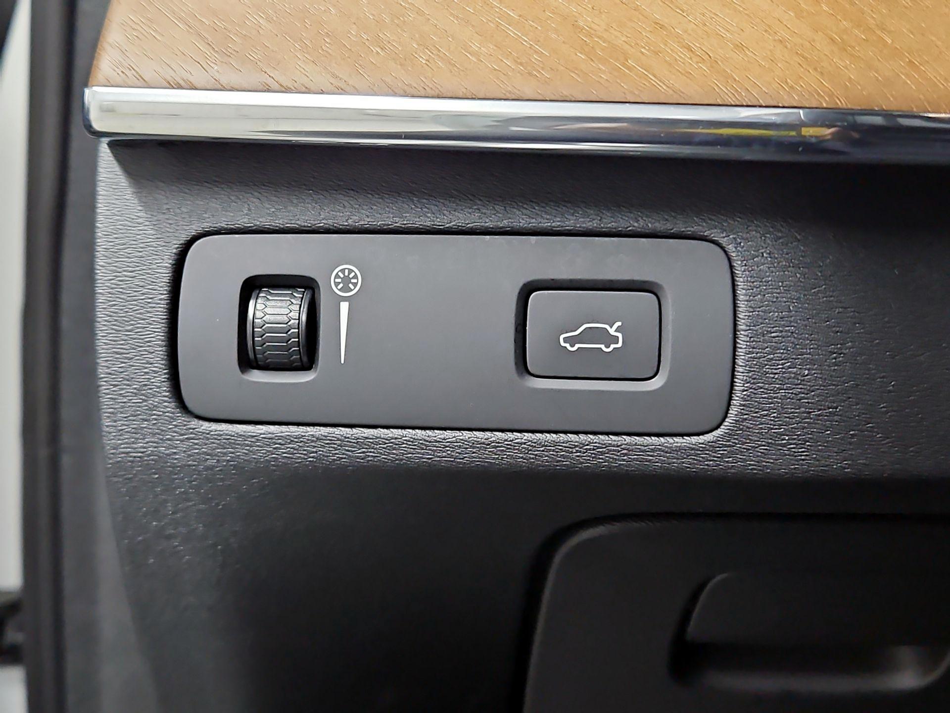 Thumbnail: 2018 Volvo XC90 - 13