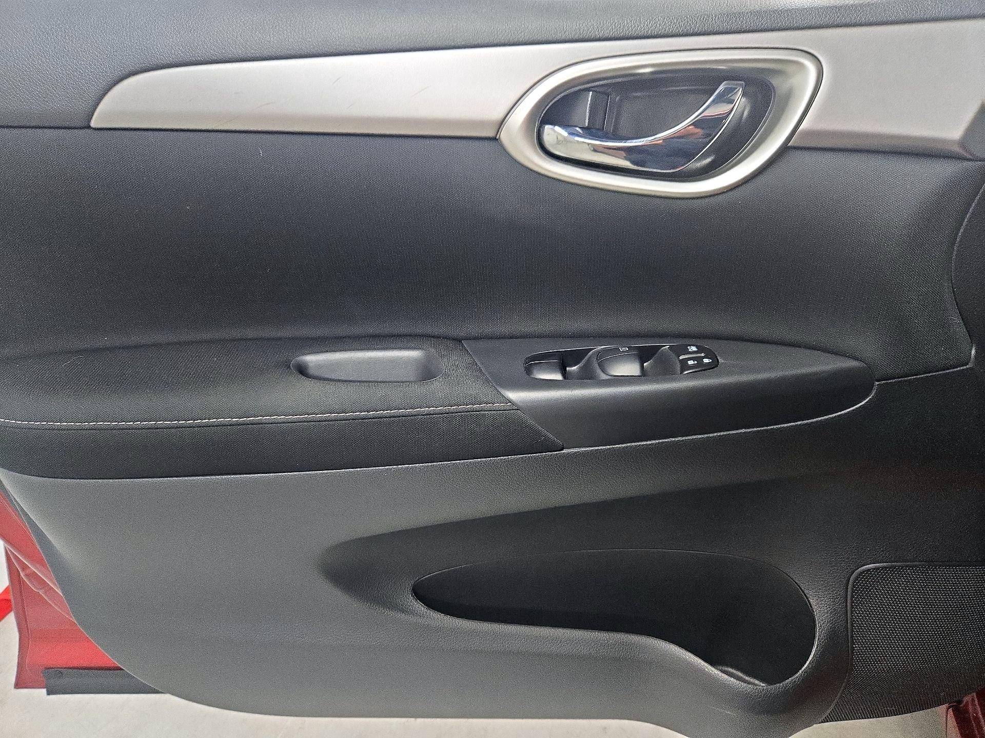 Thumbnail: 2015 Nissan Sentra - 12