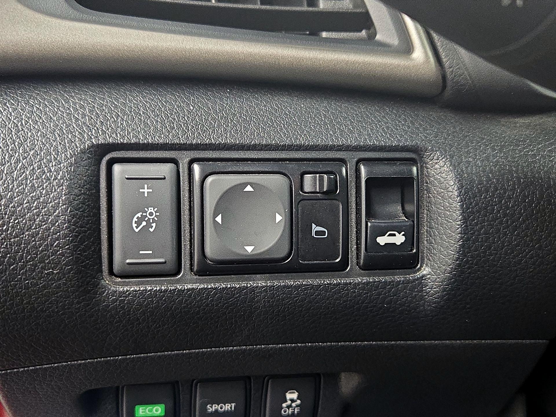 Thumbnail: 2015 Nissan Sentra - 13