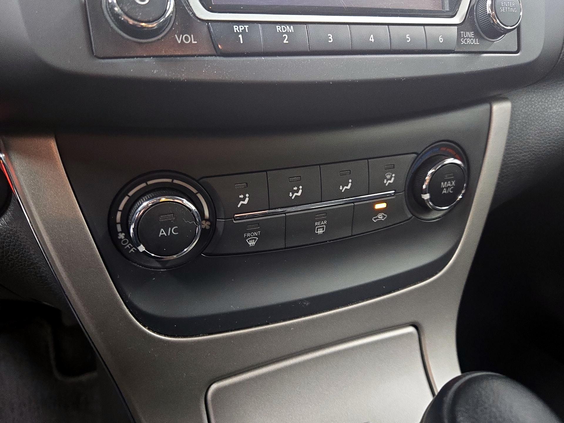 Thumbnail: 2015 Nissan Sentra - 16