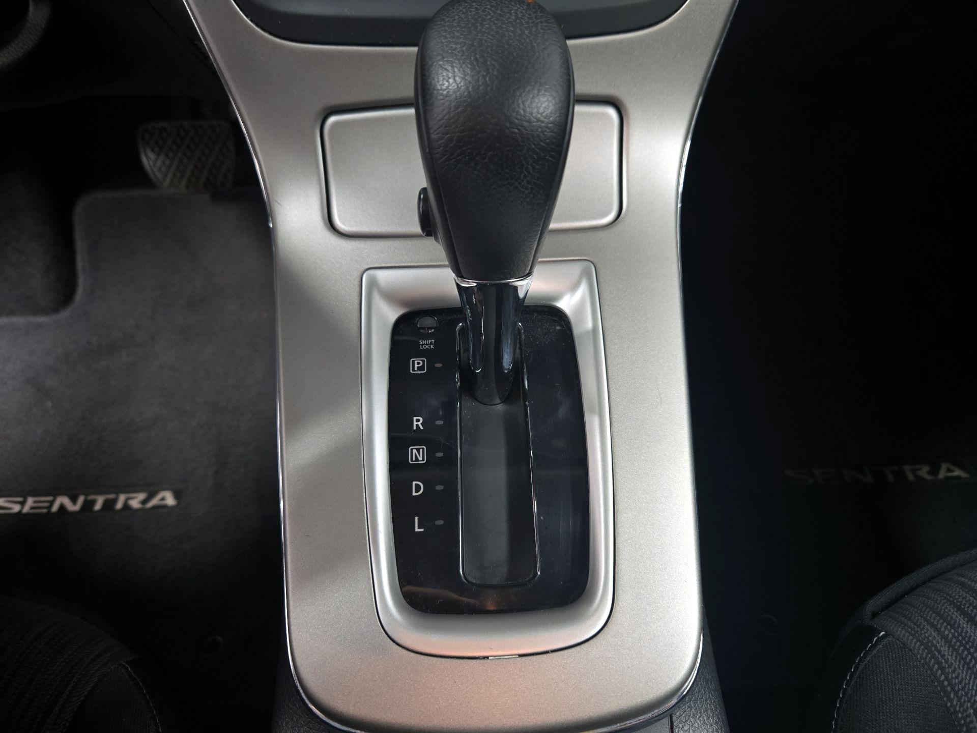 Thumbnail: 2015 Nissan Sentra - 17