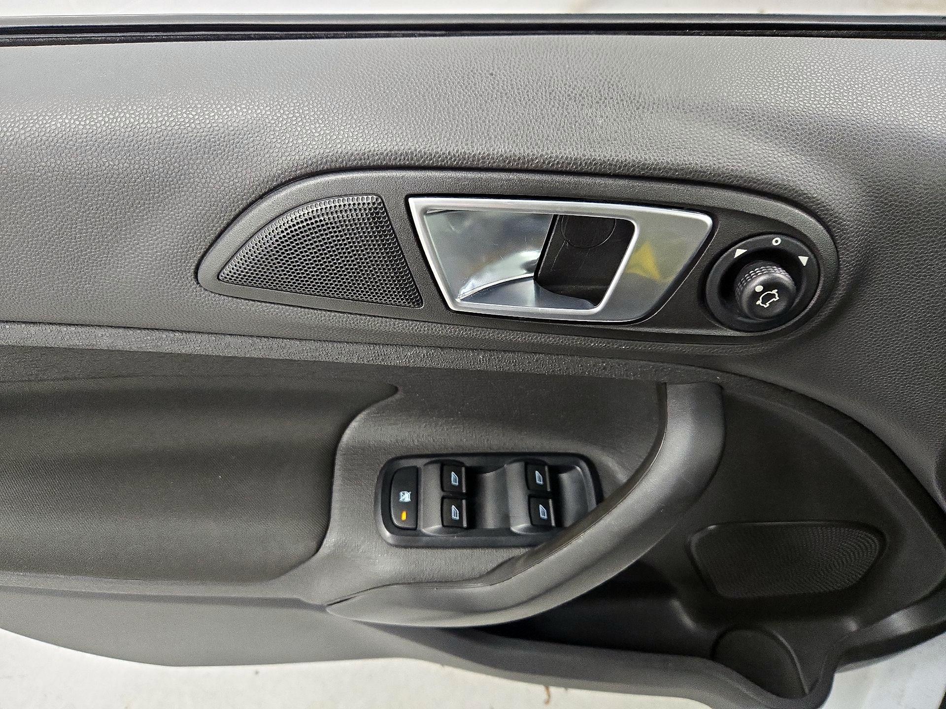 Thumbnail: 2015 Ford Fiesta - 12