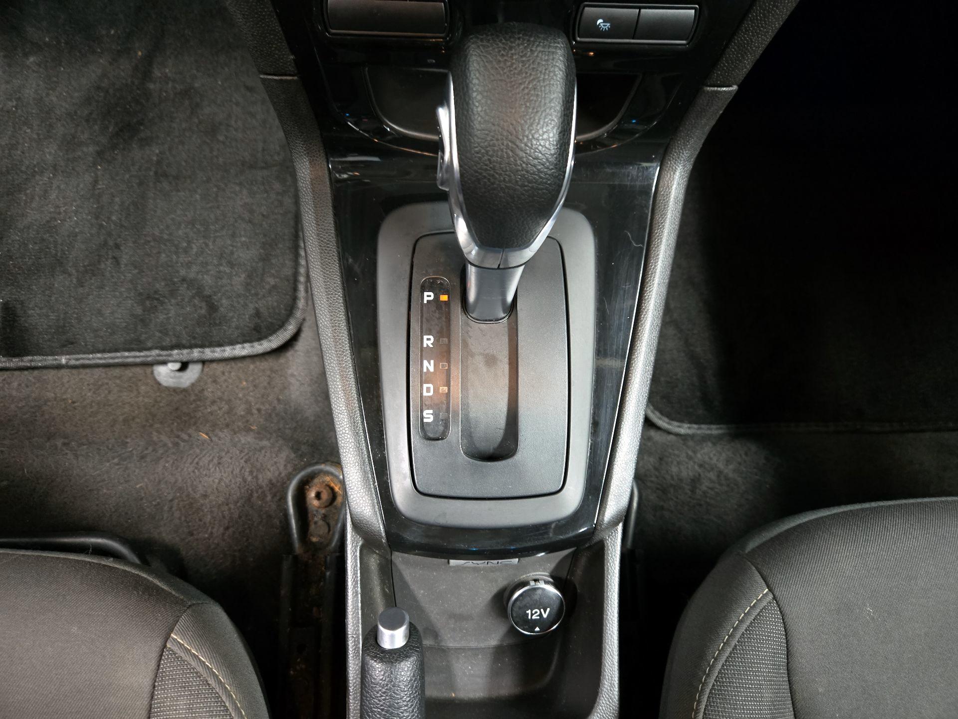 Thumbnail: 2015 Ford Fiesta - 16