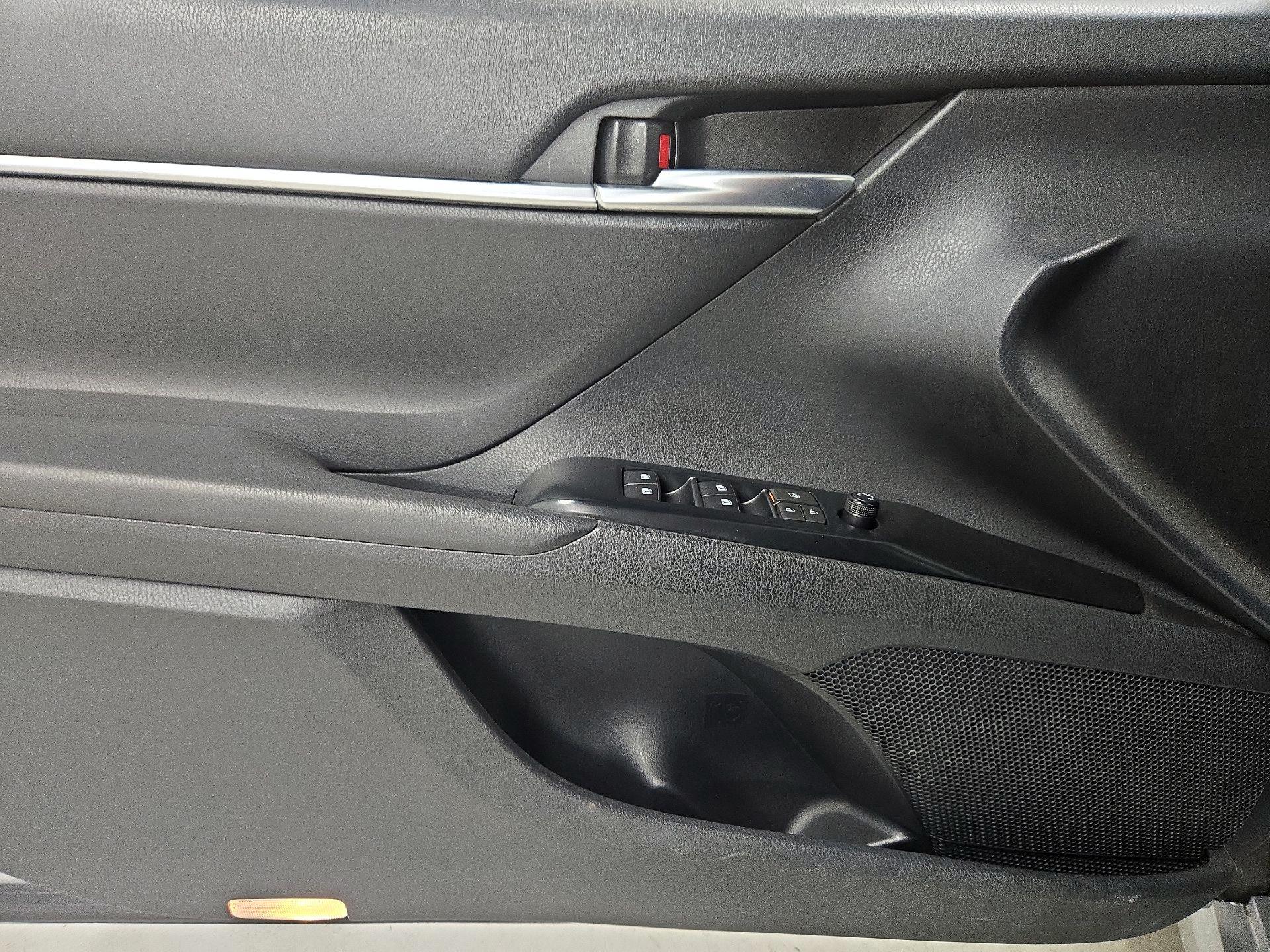 Thumbnail: 2018 Toyota Camry - 12