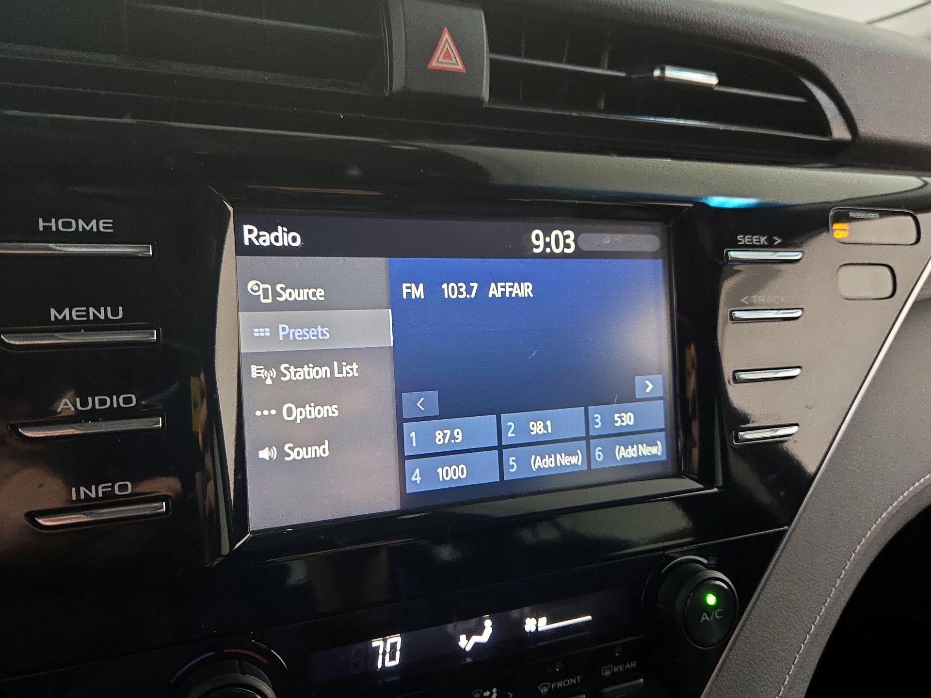 Thumbnail: 2018 Toyota Camry - 15