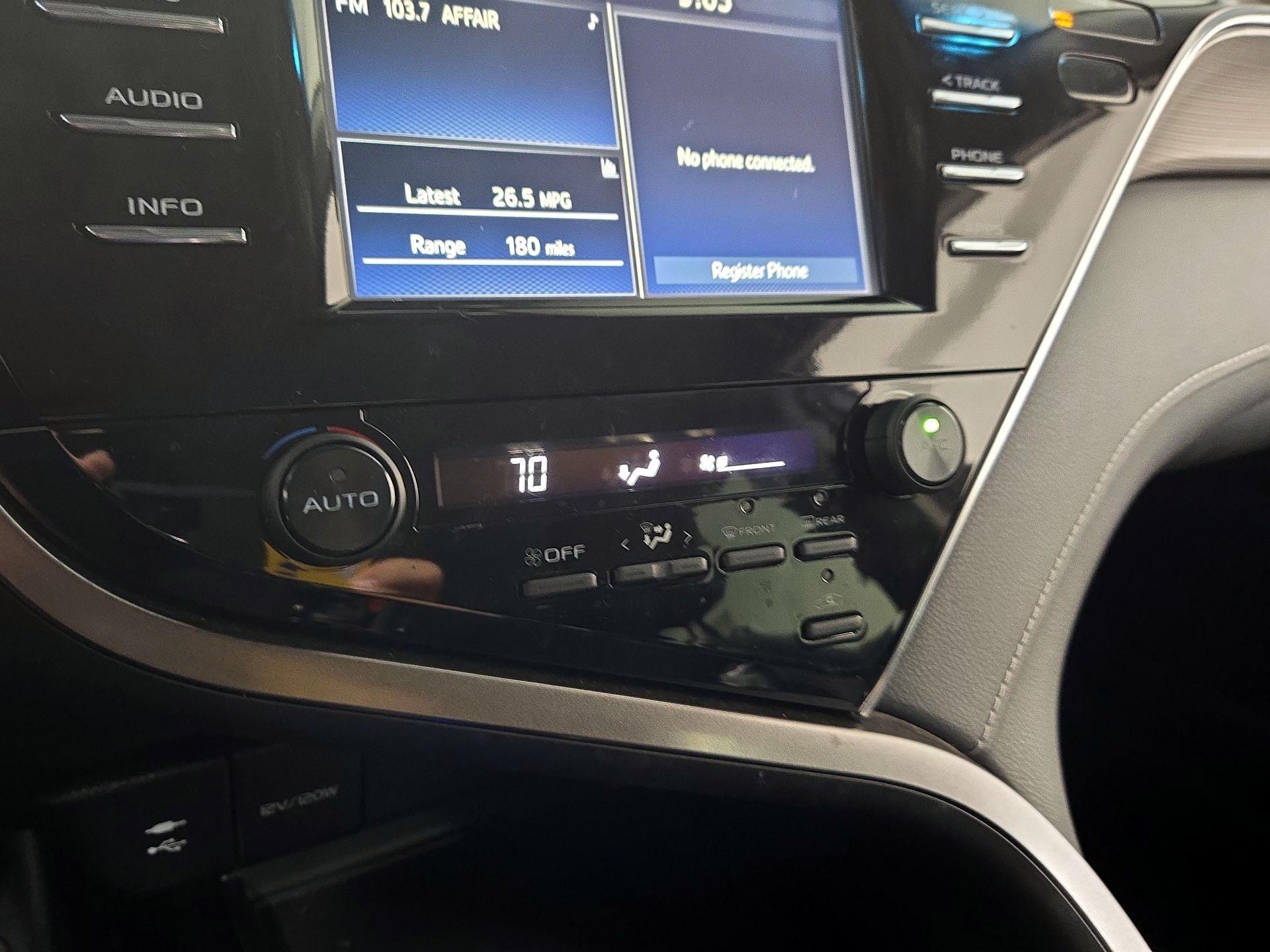 Thumbnail: 2018 Toyota Camry - 16