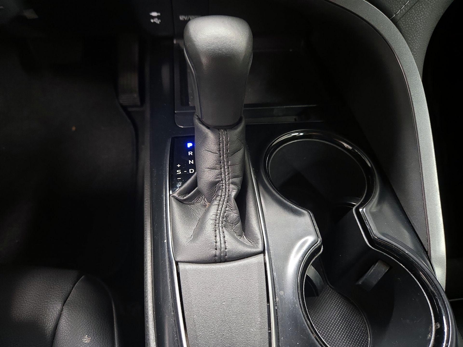 Thumbnail: 2018 Toyota Camry - 17