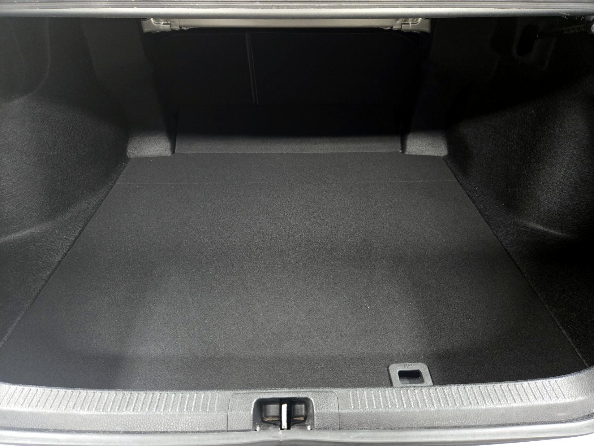 Thumbnail: 2018 Toyota Camry - 20