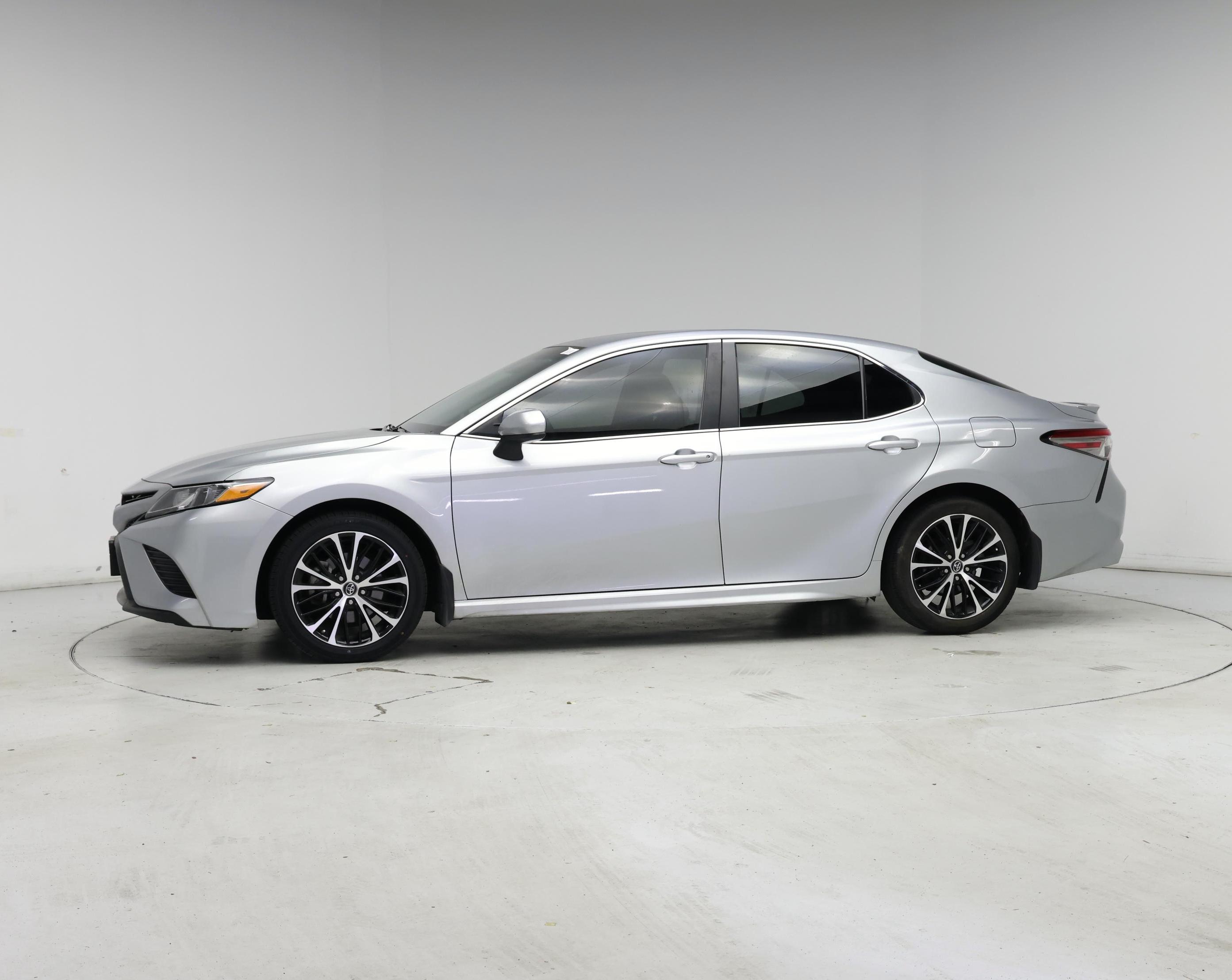 Thumbnail: 2018 Toyota Camry - 3