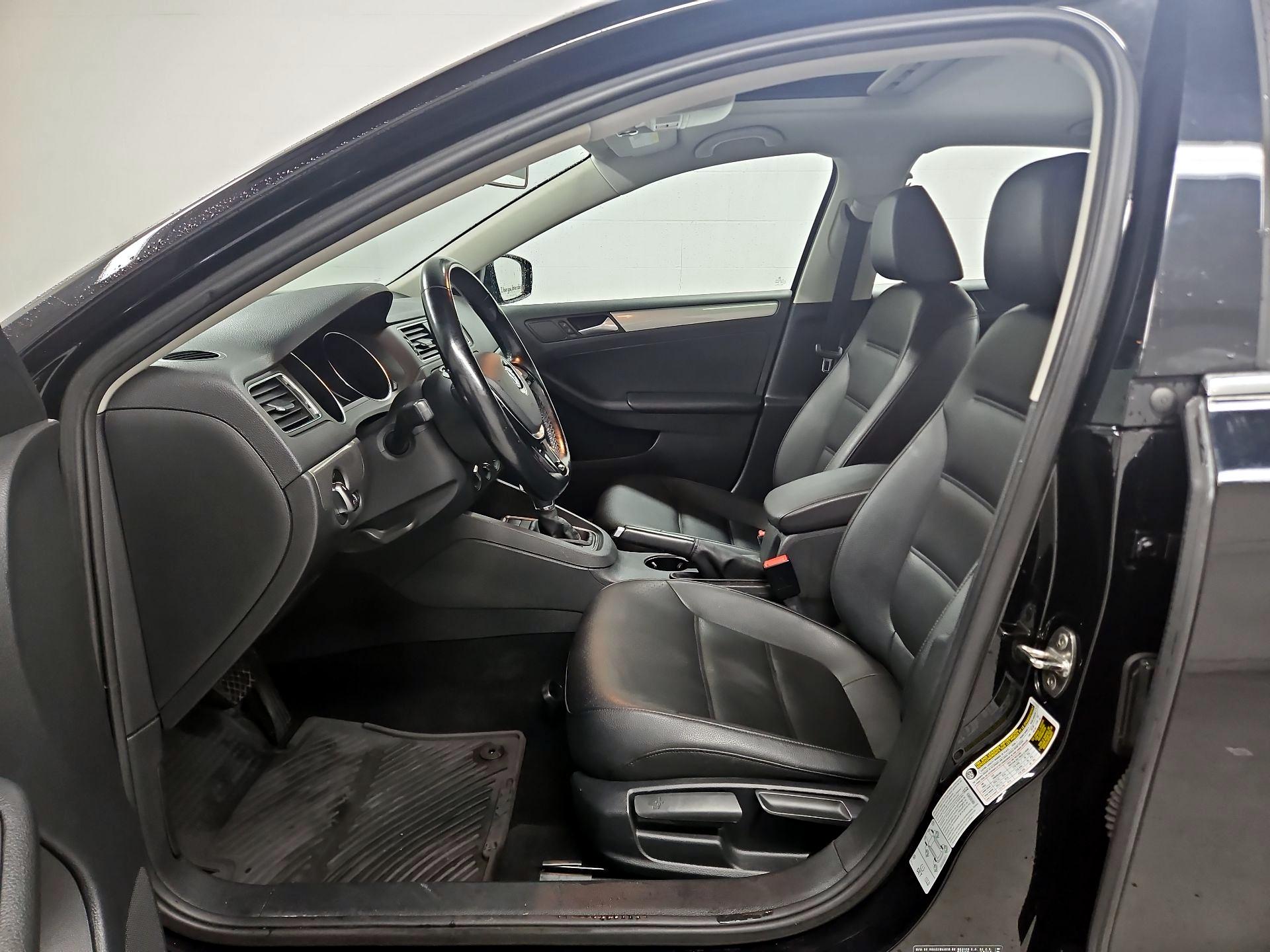 Thumbnail: 2017 Volkswagen Jetta - 11