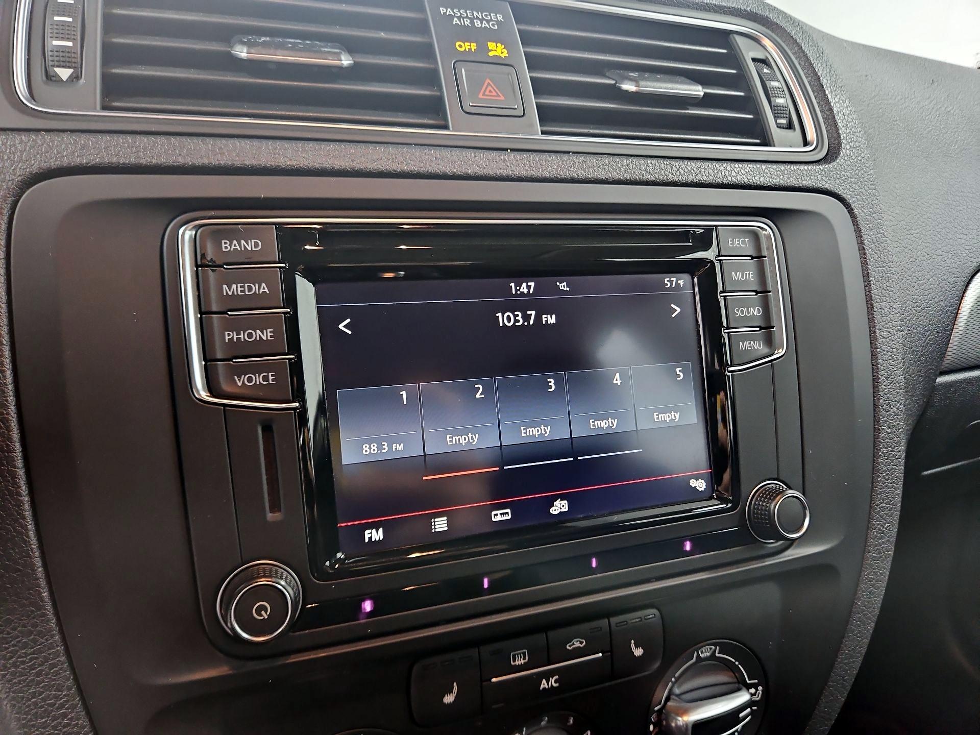 Thumbnail: 2017 Volkswagen Jetta - 15